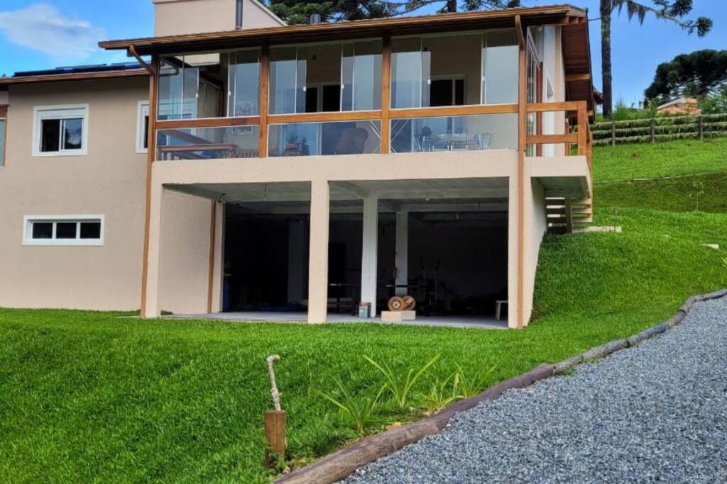 Linda Casa! Piso aquecido, lareira e fogão à lenha
