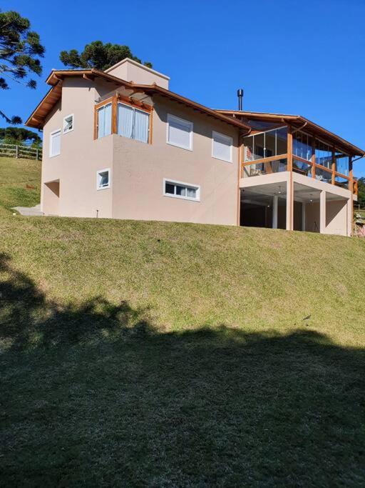 Linda Casa! Piso aquecido, lareira e fogão à lenha