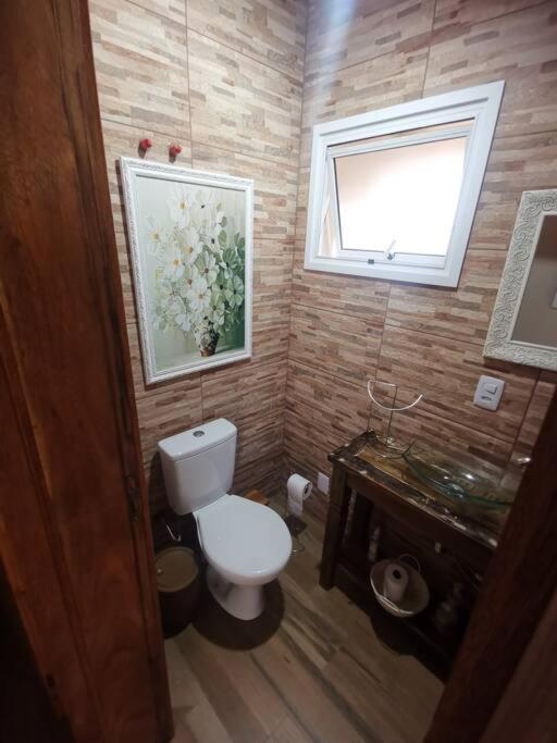 Linda Casa! Piso aquecido, lareira e fogão à lenha