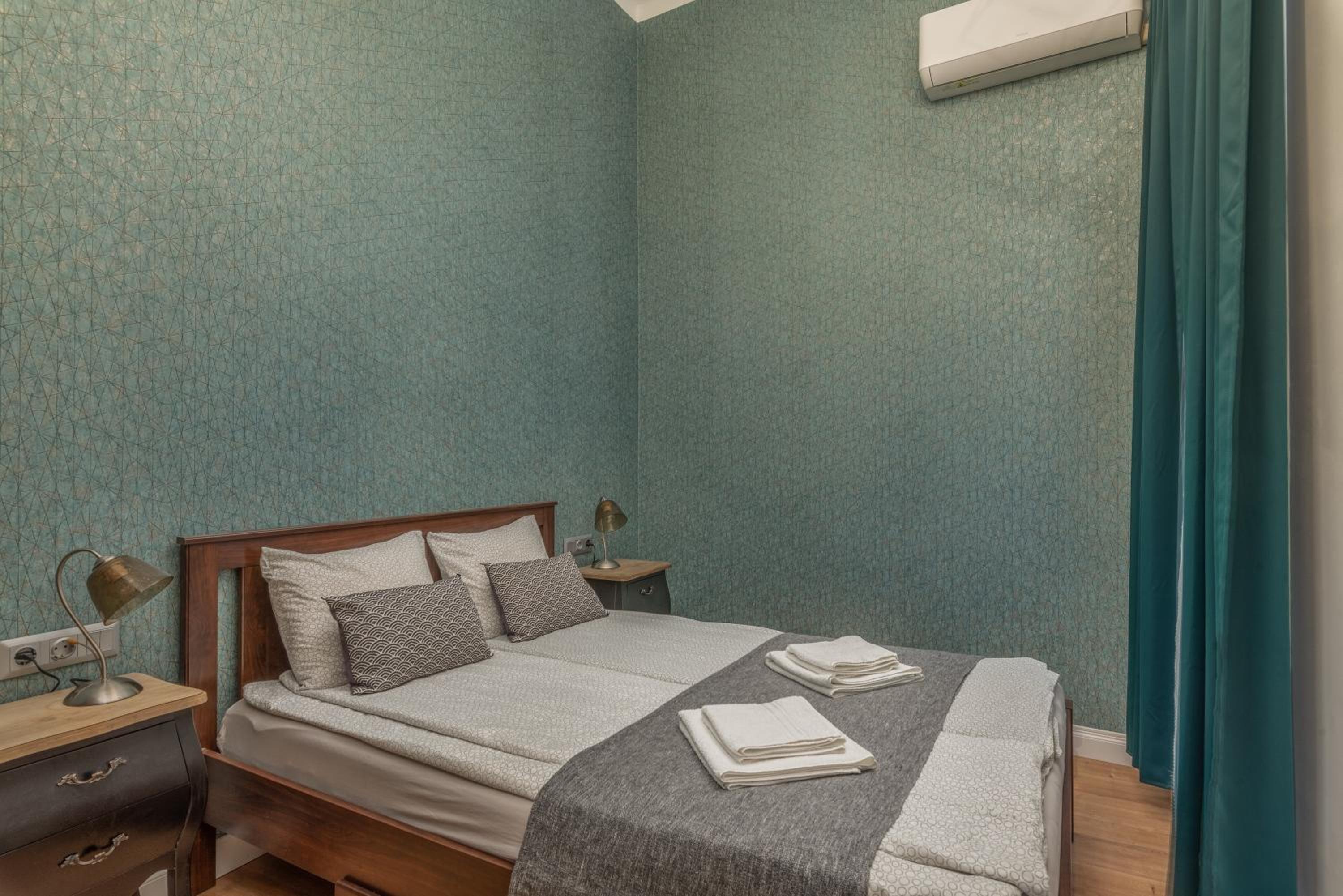 Apartment with private terrace - Near Gellert Thermal Bath