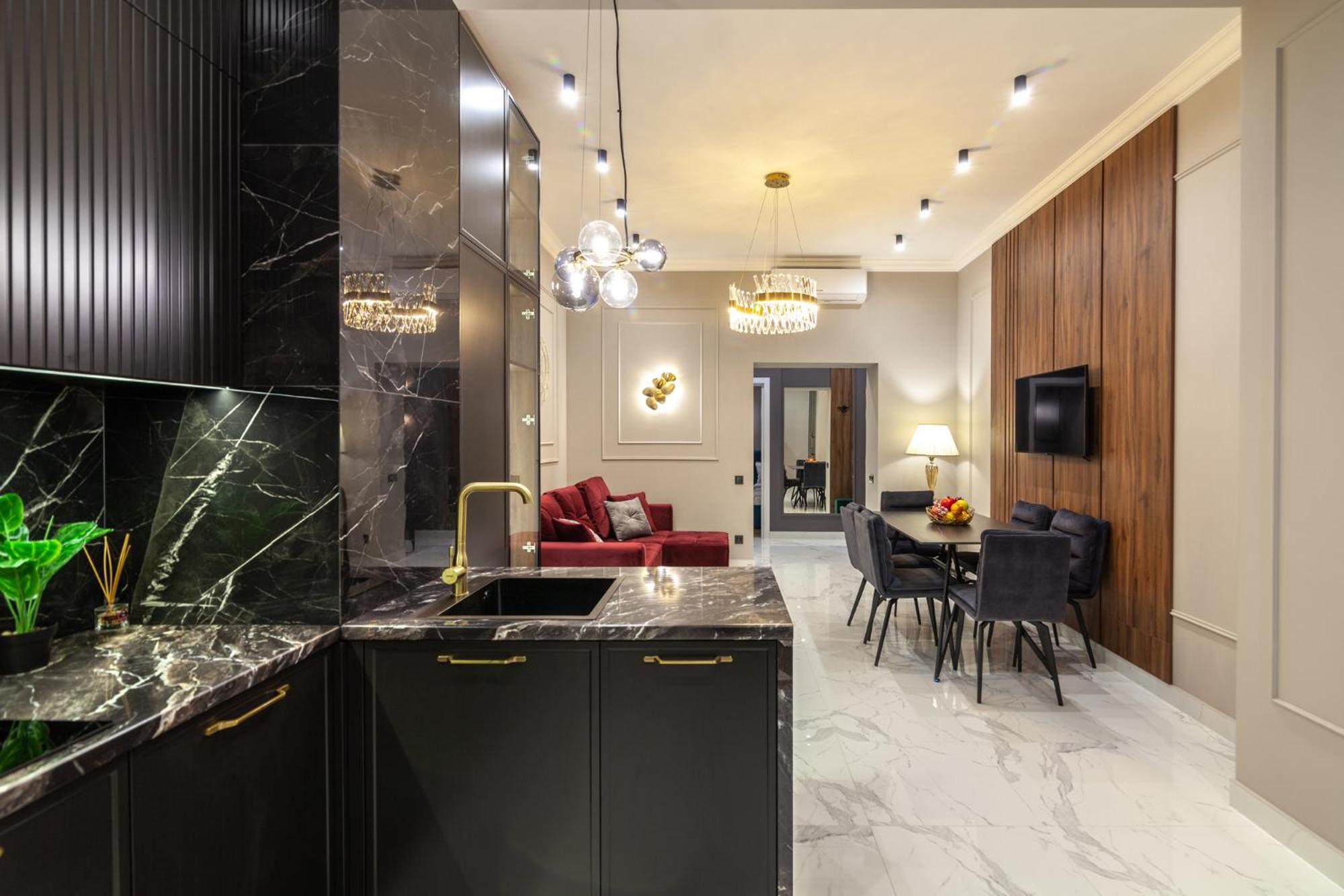 LEOGRAND VIP on Svobody Avenue 43 view 3