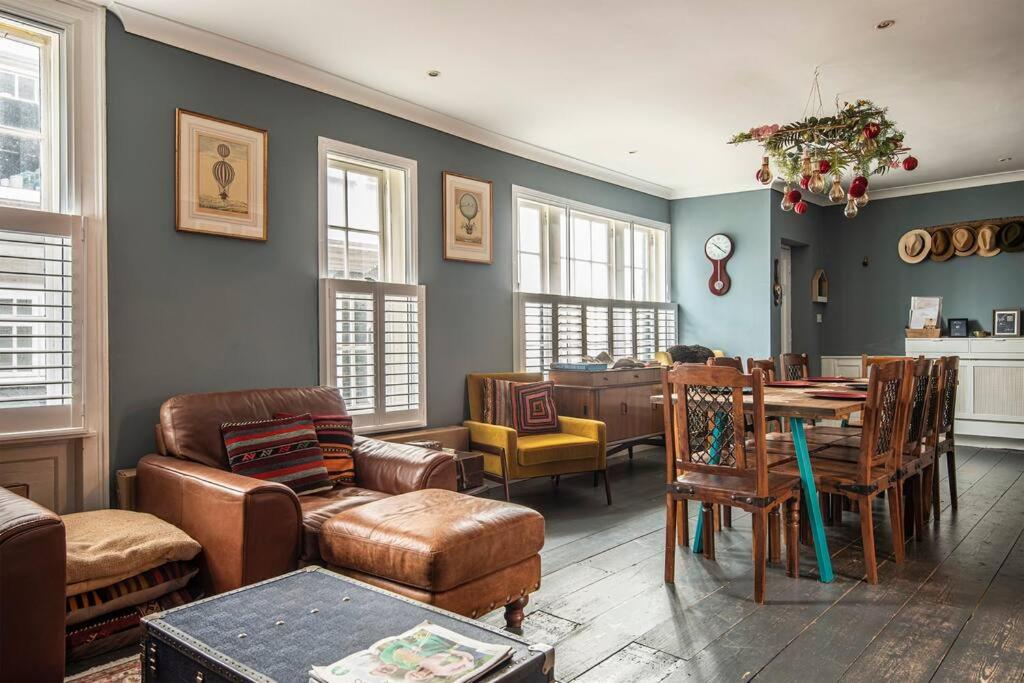 The Old Post Office - Unique house with games room & bar view 3