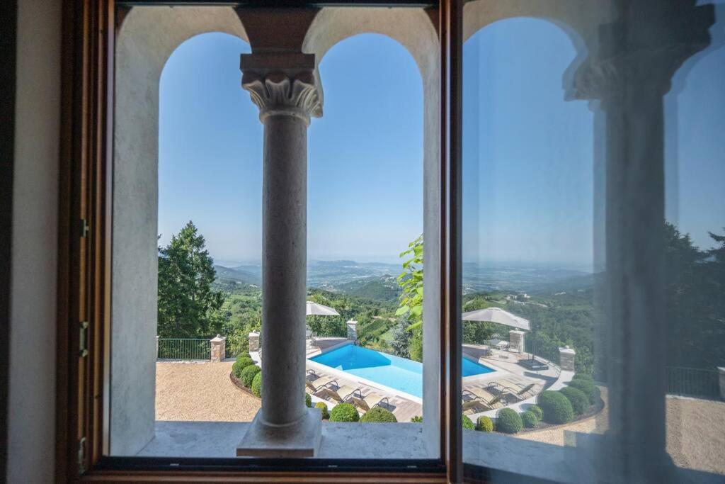 Villa Manerba: vista lago e piscina privata view 5