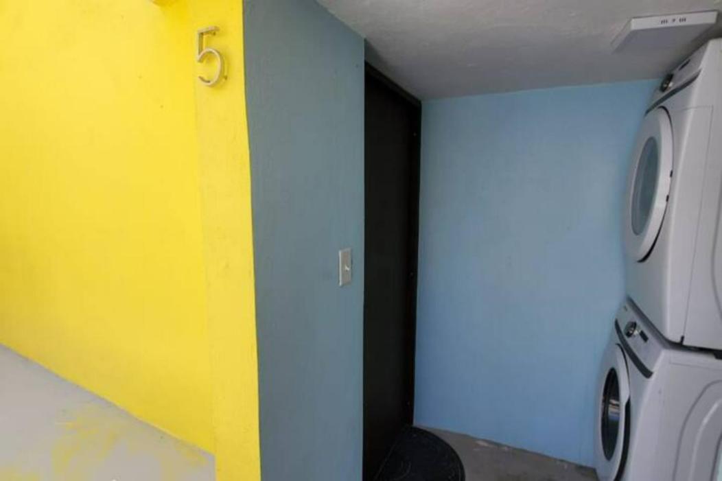 Spacious 2 BR, fully equipped kitchen close to Ferry, Unit 5 view 3