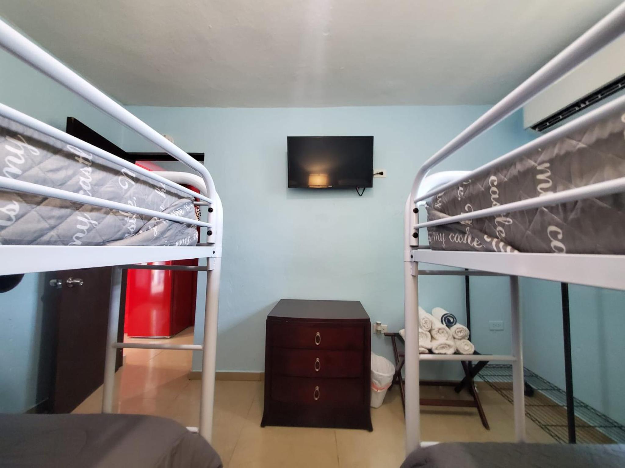 Spacious 2 BR, fully equipped kitchen close to Ferry, Unit 5 view 4