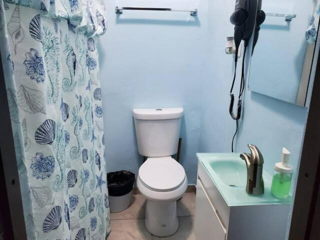 Spacious 2 BR, fully equipped kitchen close to Ferry, Unit 5 view 5