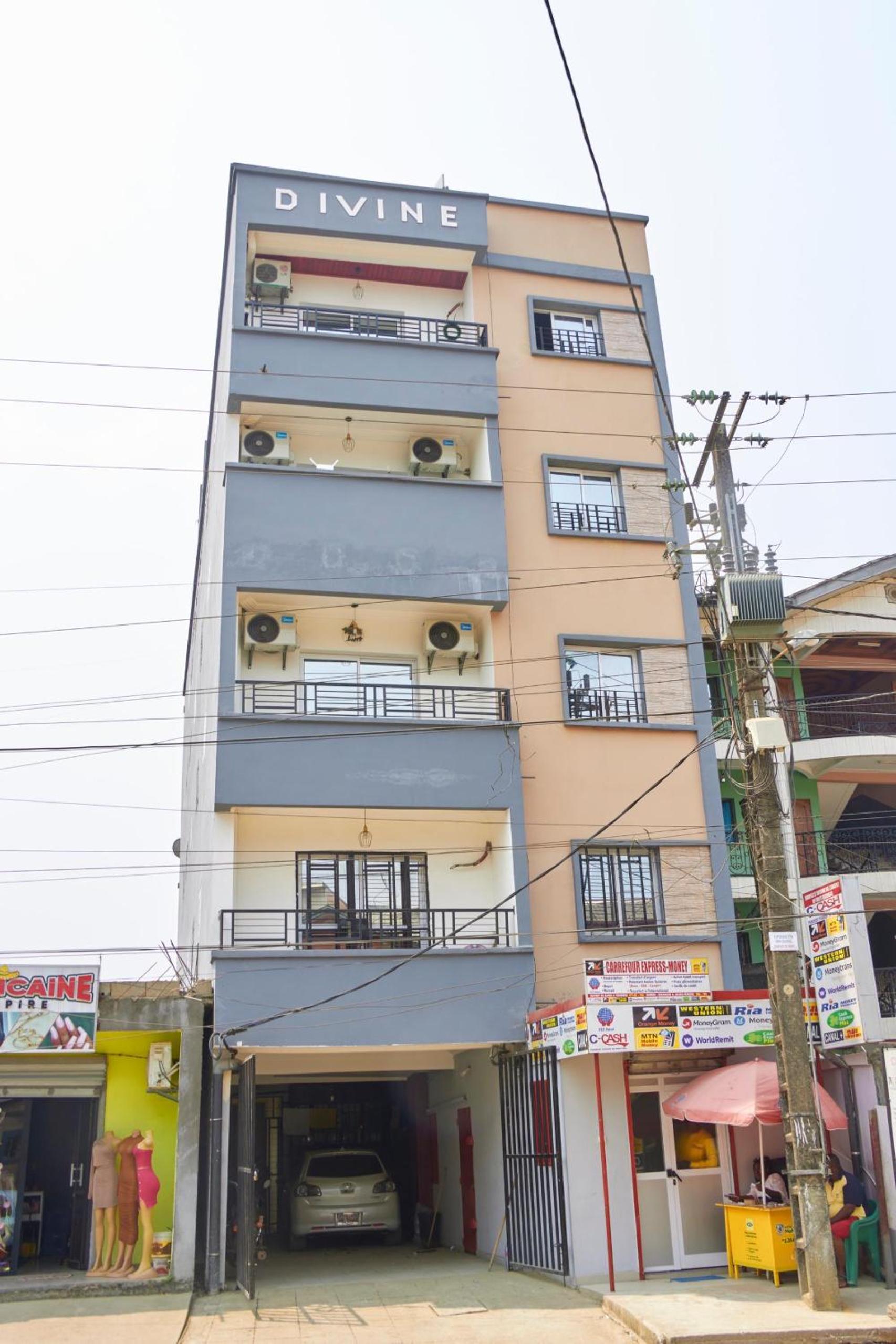 Magnifique Appartement Meublé 1 Chambre, Cuisine, Salon, 2 Toilets - Douala Logpom