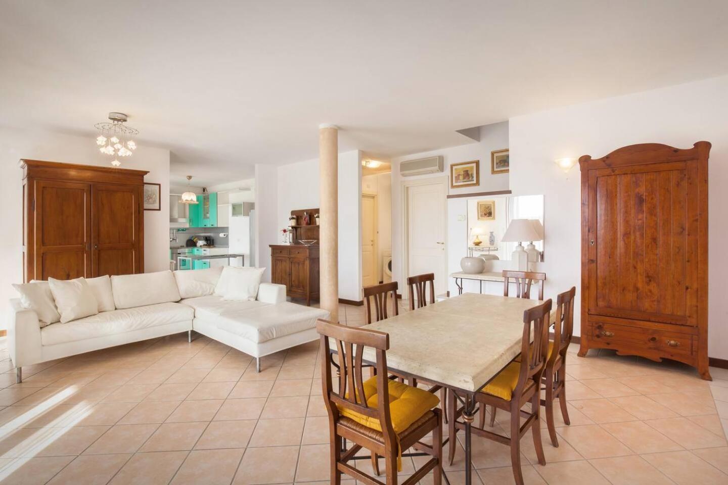 REGINA GARDESANA Luxury