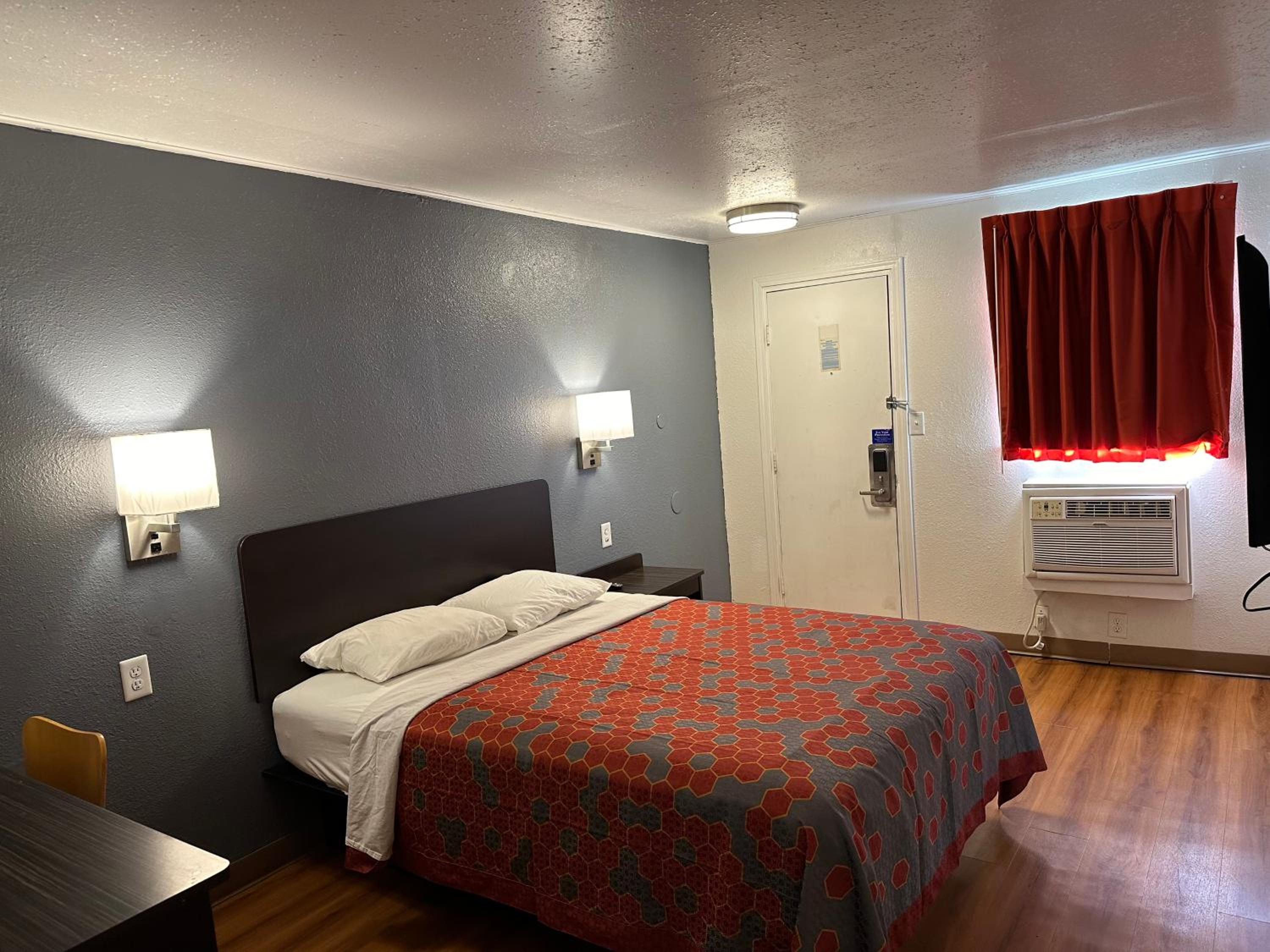 Motel 6 Sullivan MO