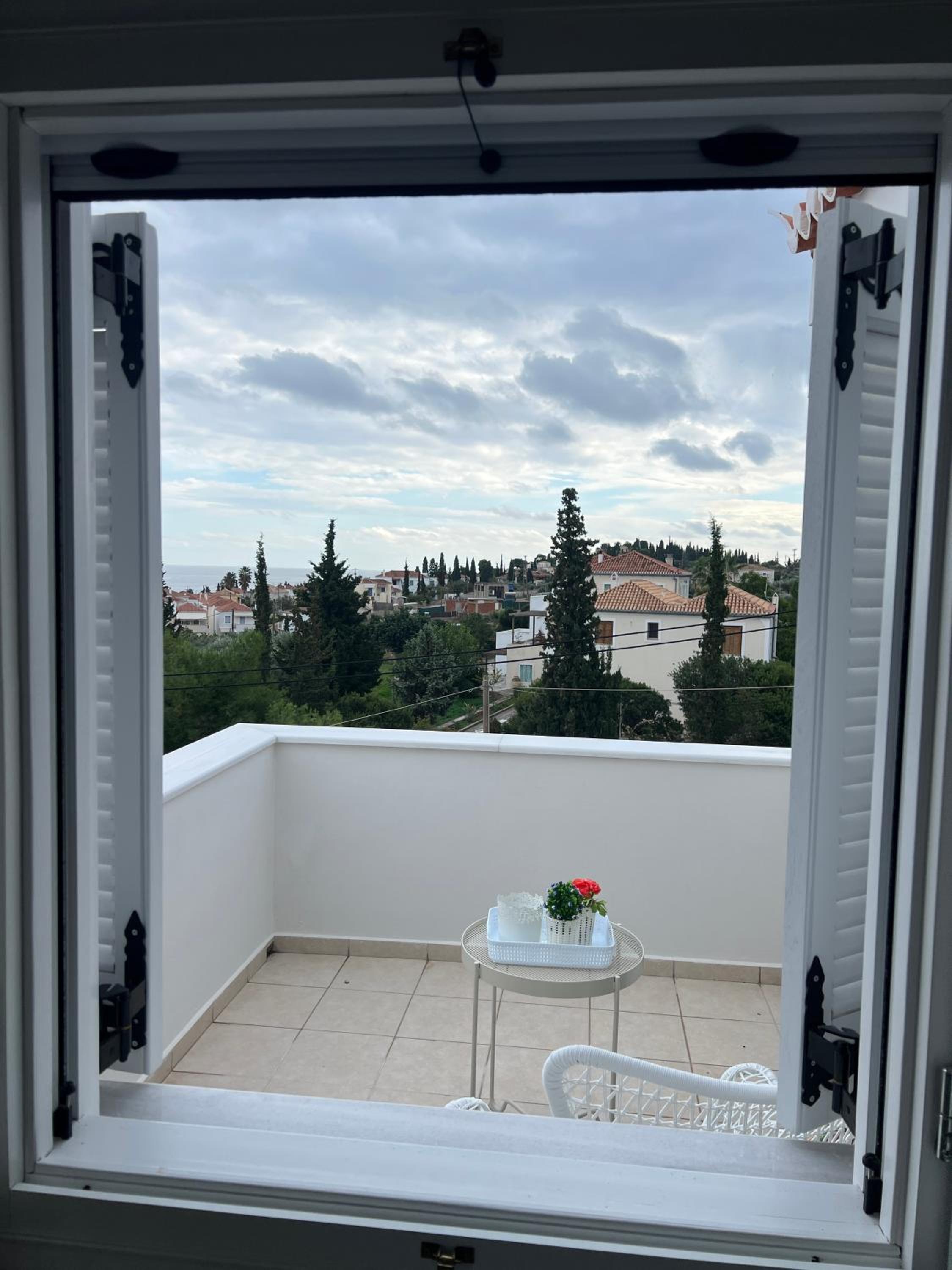 Modern Sea-View Maisonette in Spetses for 6 people view 5