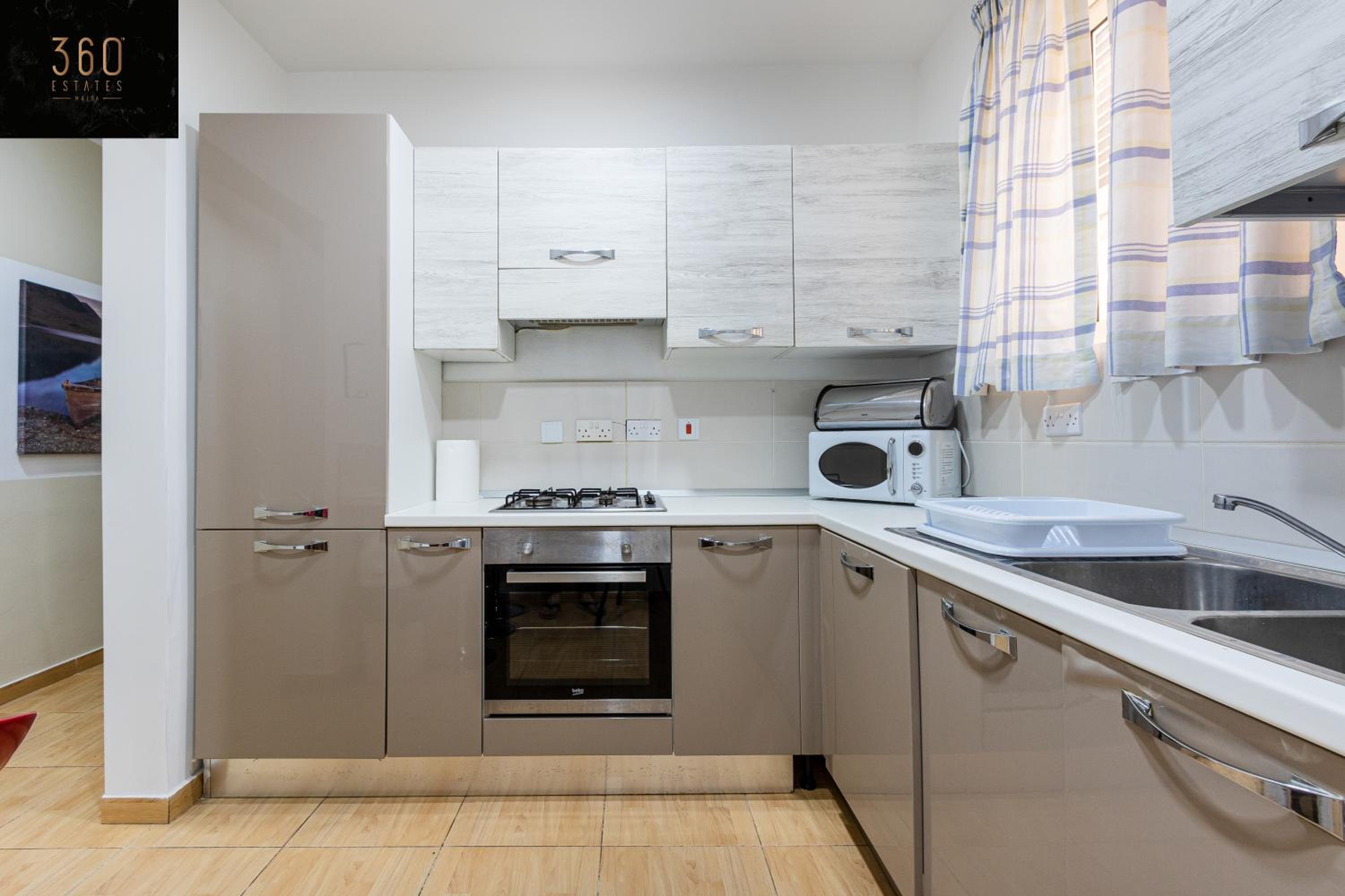 A Large house in central pieta with BBQ & Terrace by 360 Estates view 4