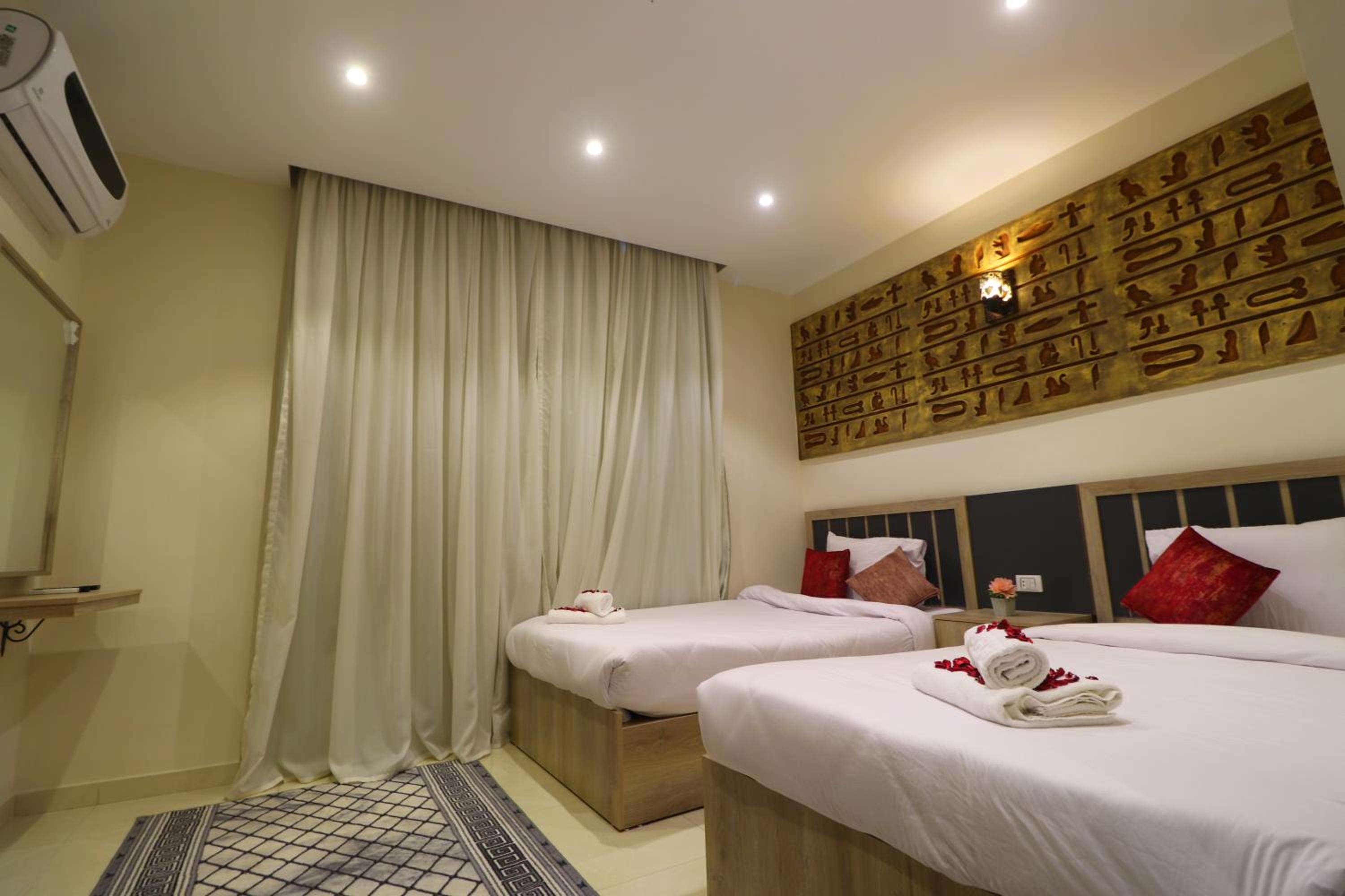 Locanda Pyramids Hotel