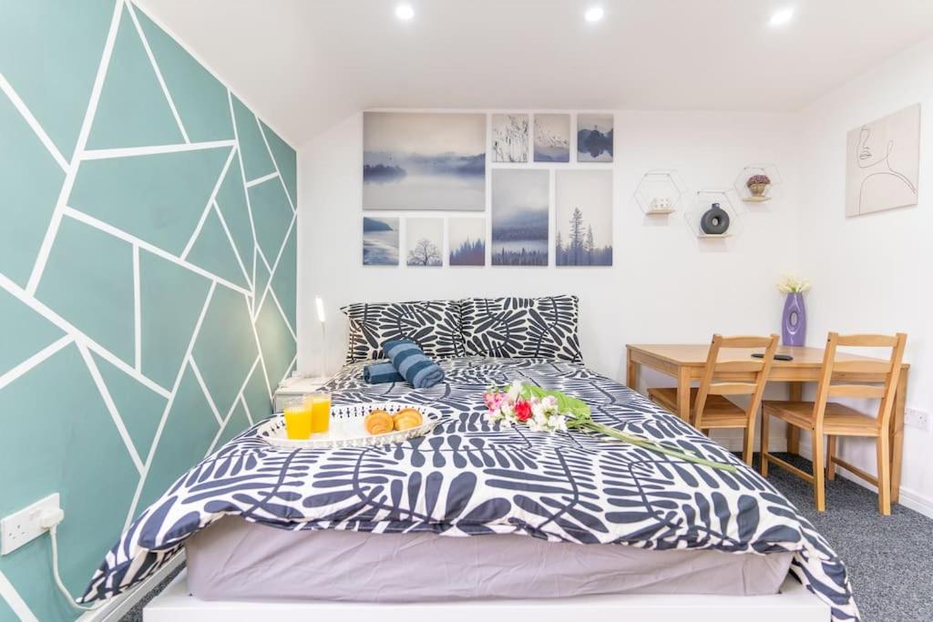 Stylish Studio in Moseley Village view 3
