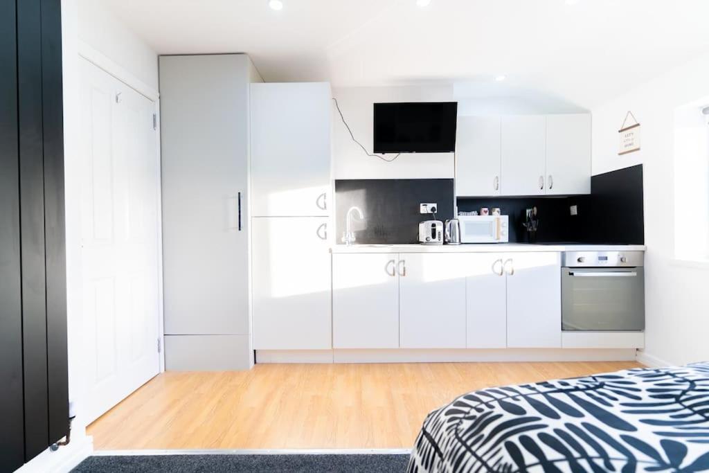 Stylish Studio in Moseley Village view 5