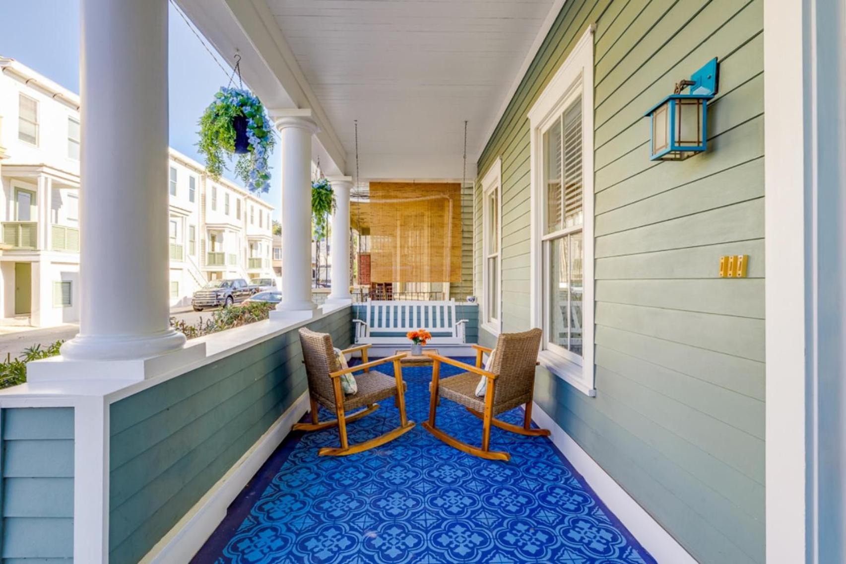 ☆Historic Living•2 Separate Spaces•Downtown•Walk to Forsyth Park•Private Patio/Porch☆ view 4