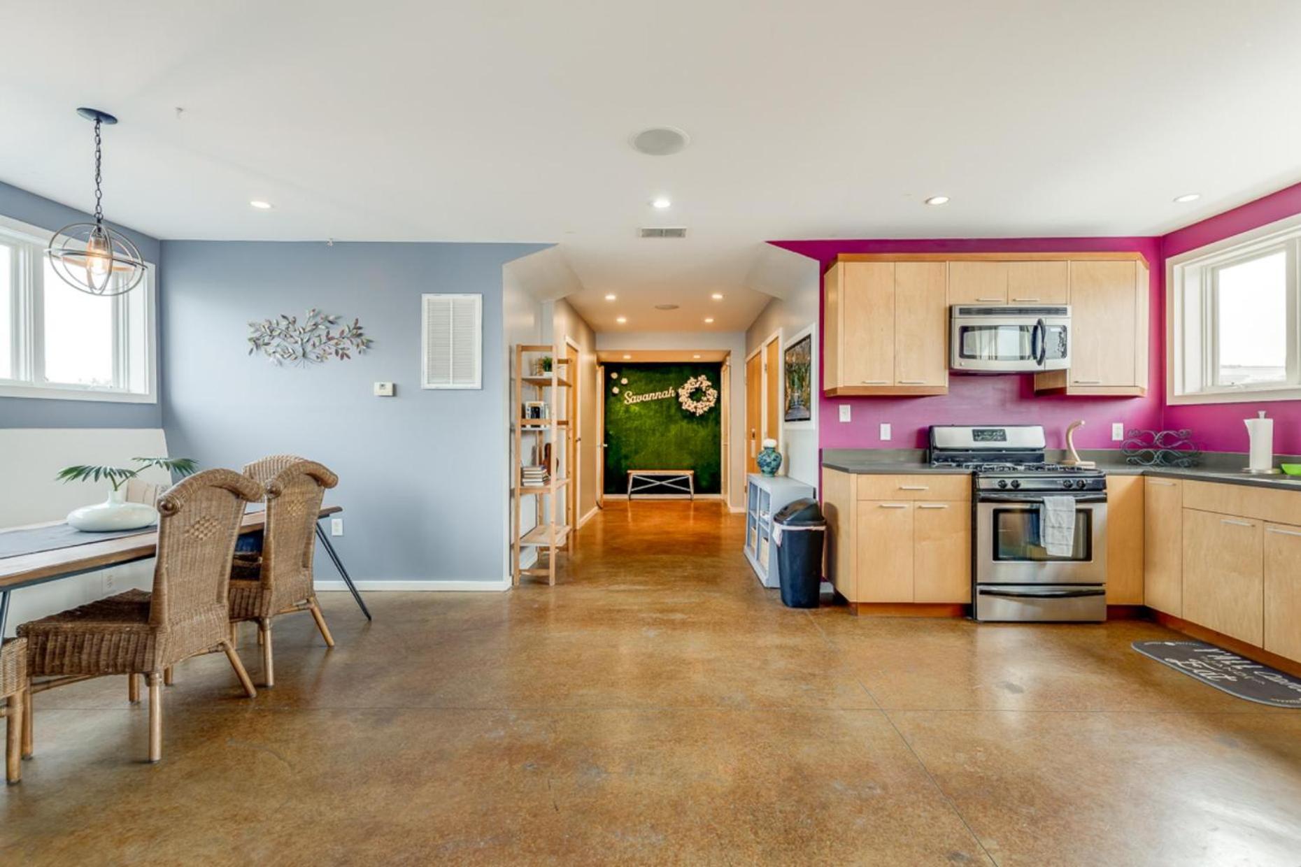 ☆Historic Living•2 Separate Spaces•Downtown•Walk to Forsyth Park•Private Patio/Porch☆ view 3