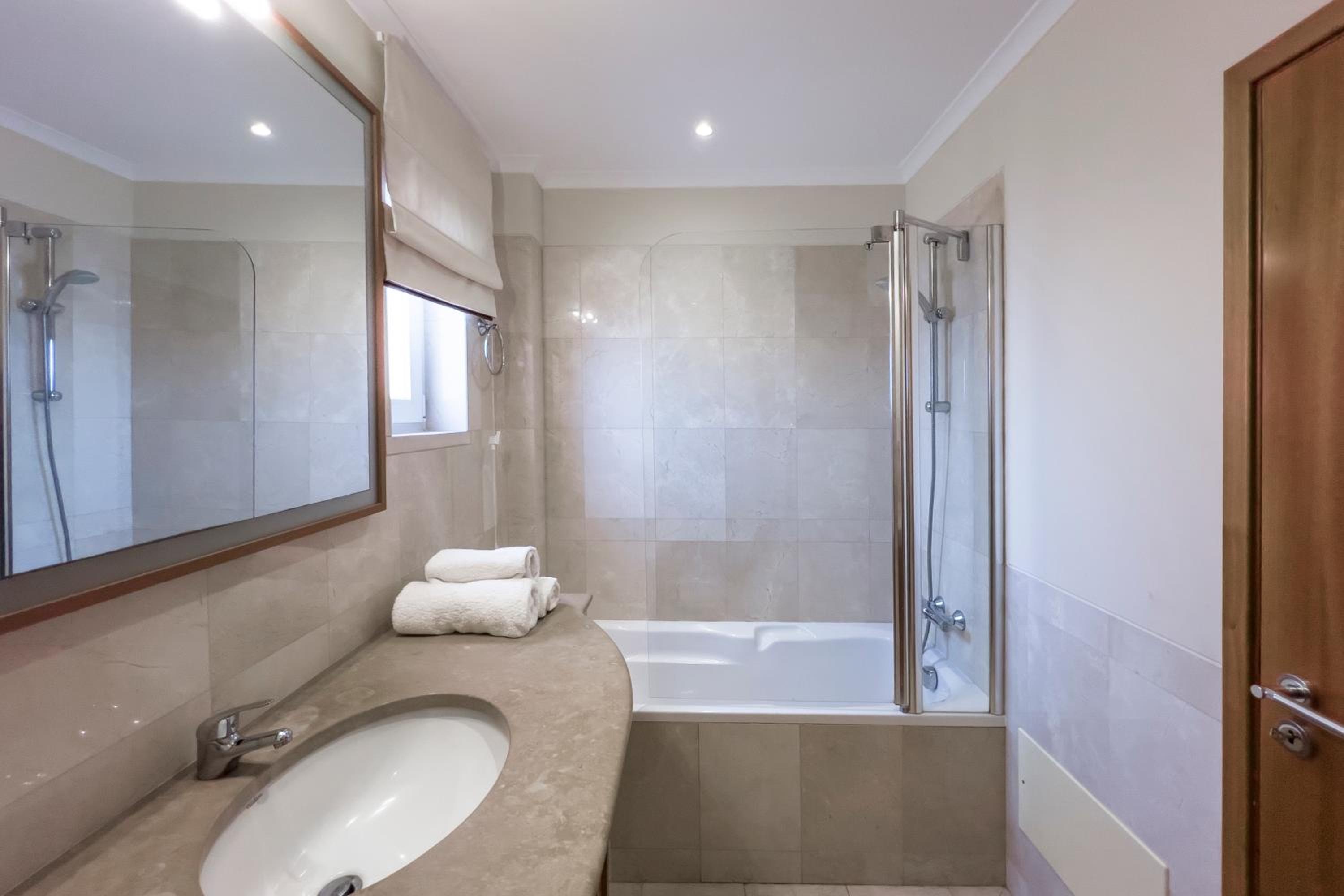 Beautiful Family T3 Townhouse with Pool Vilamoura view 4