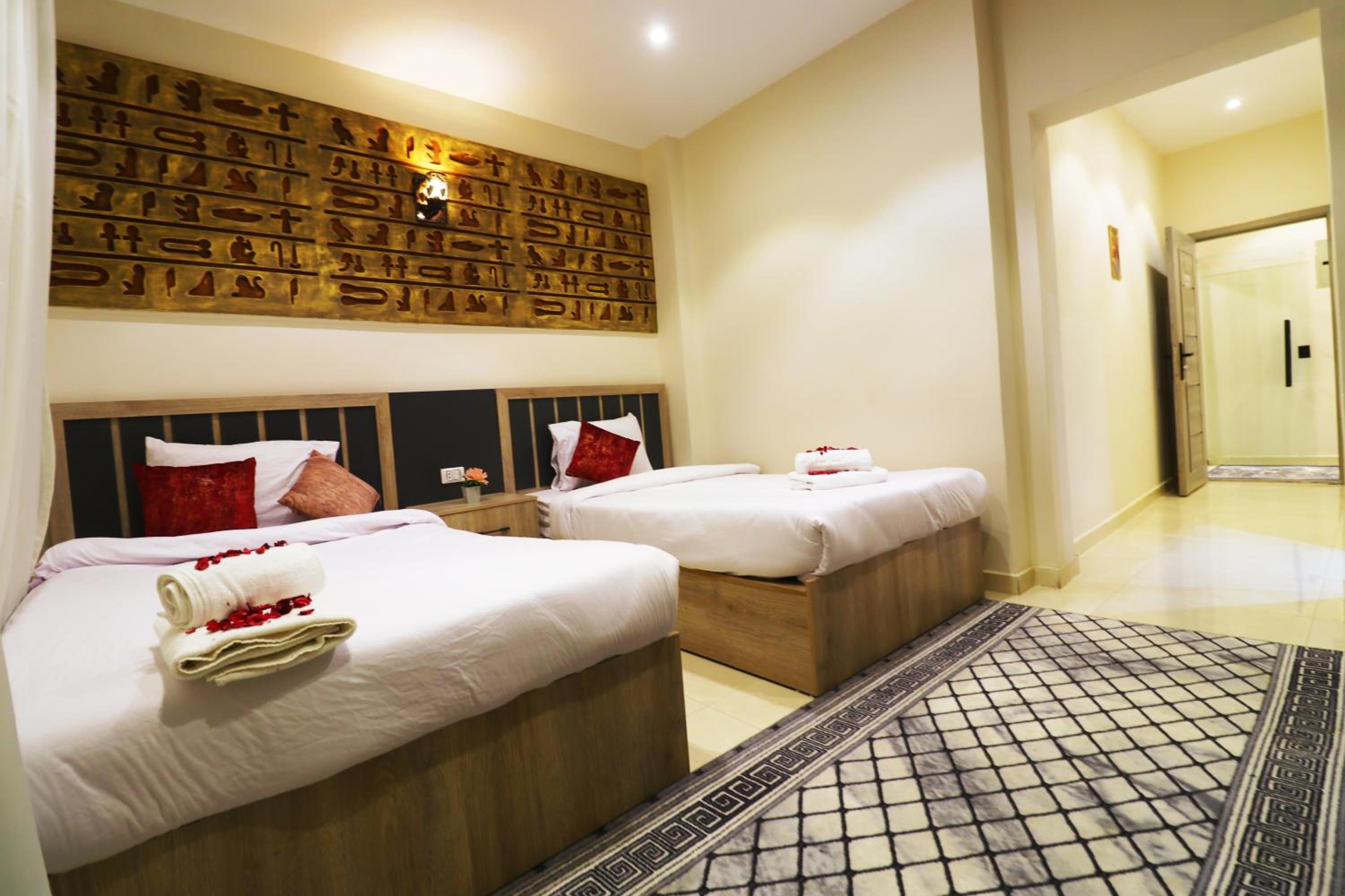 Locanda Pyramids Hotel