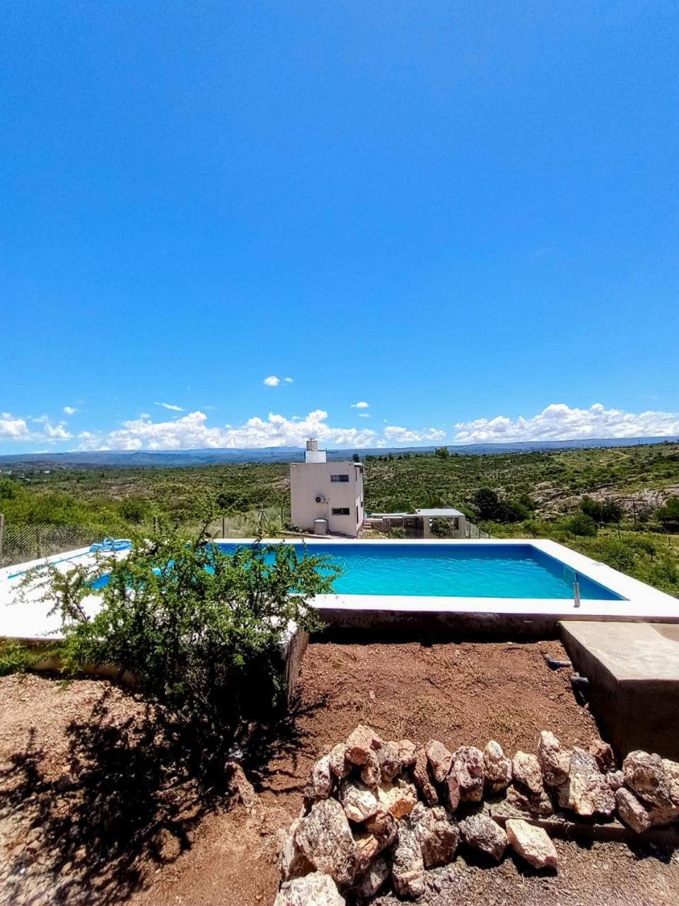 Alquiler temporario en Estancia Vieja: Casa de campo con vistas panorámicas. Completa y cómoda