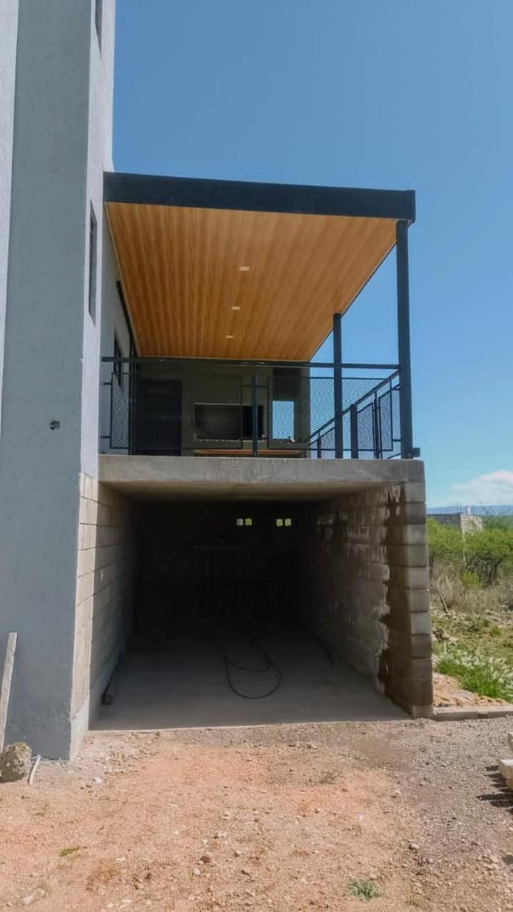 Alquiler temporario en Estancia Vieja: Casa de campo con vistas panorámicas. Completa y cómoda