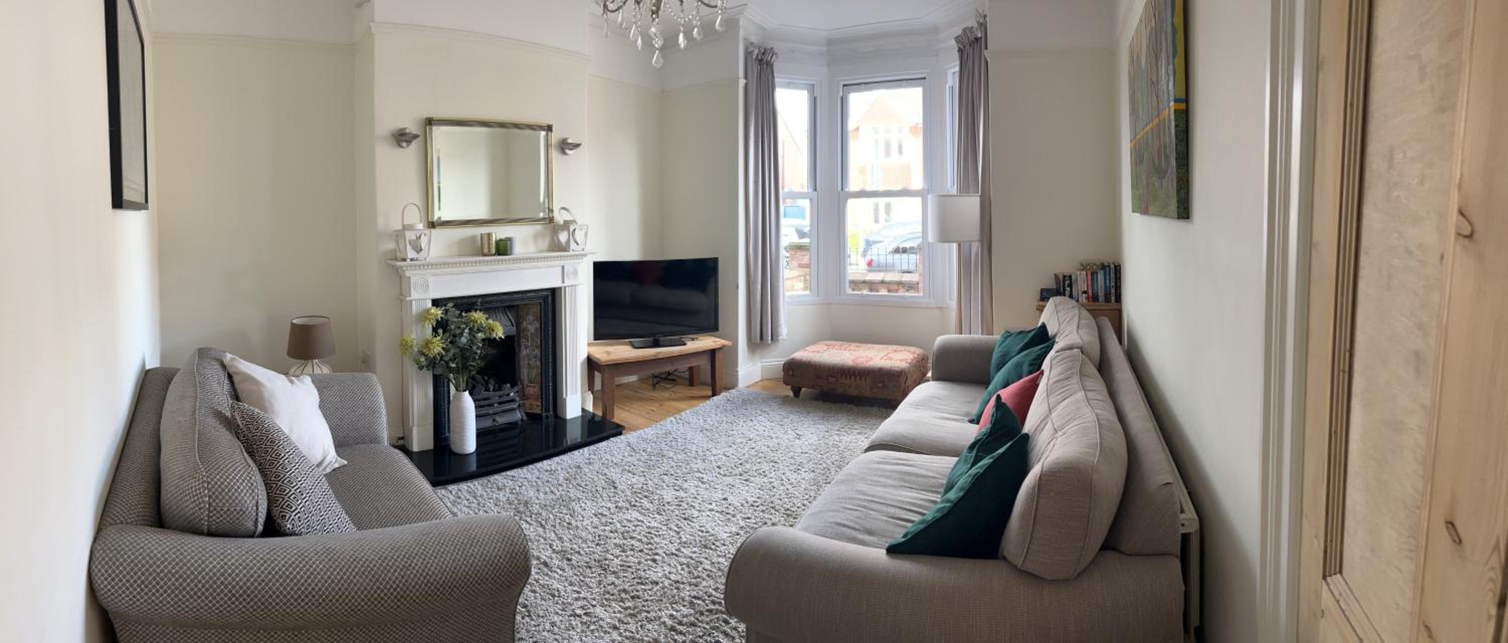 Spacious Victorian townhouse with Cathedral views