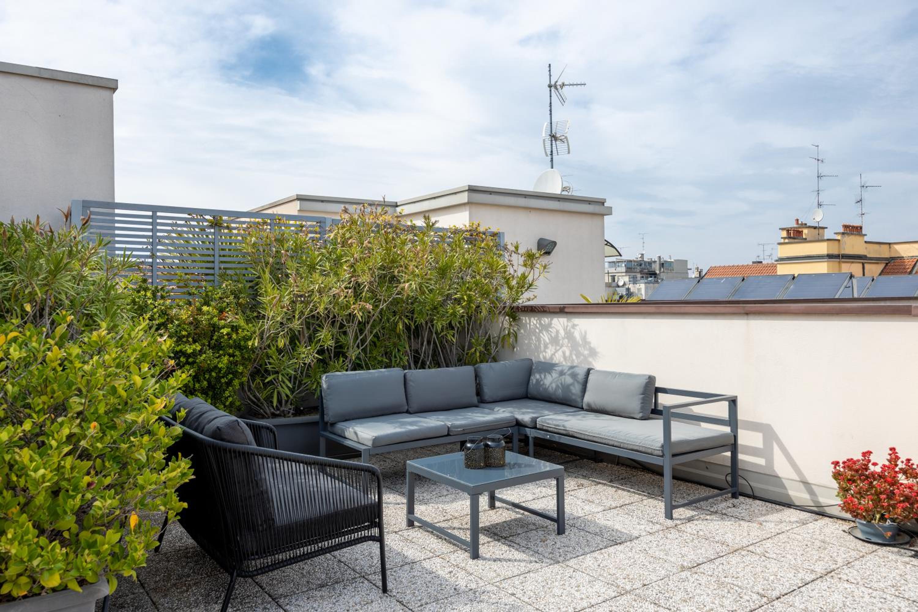 Bocconi's Nest - Close to Duomo with terrace