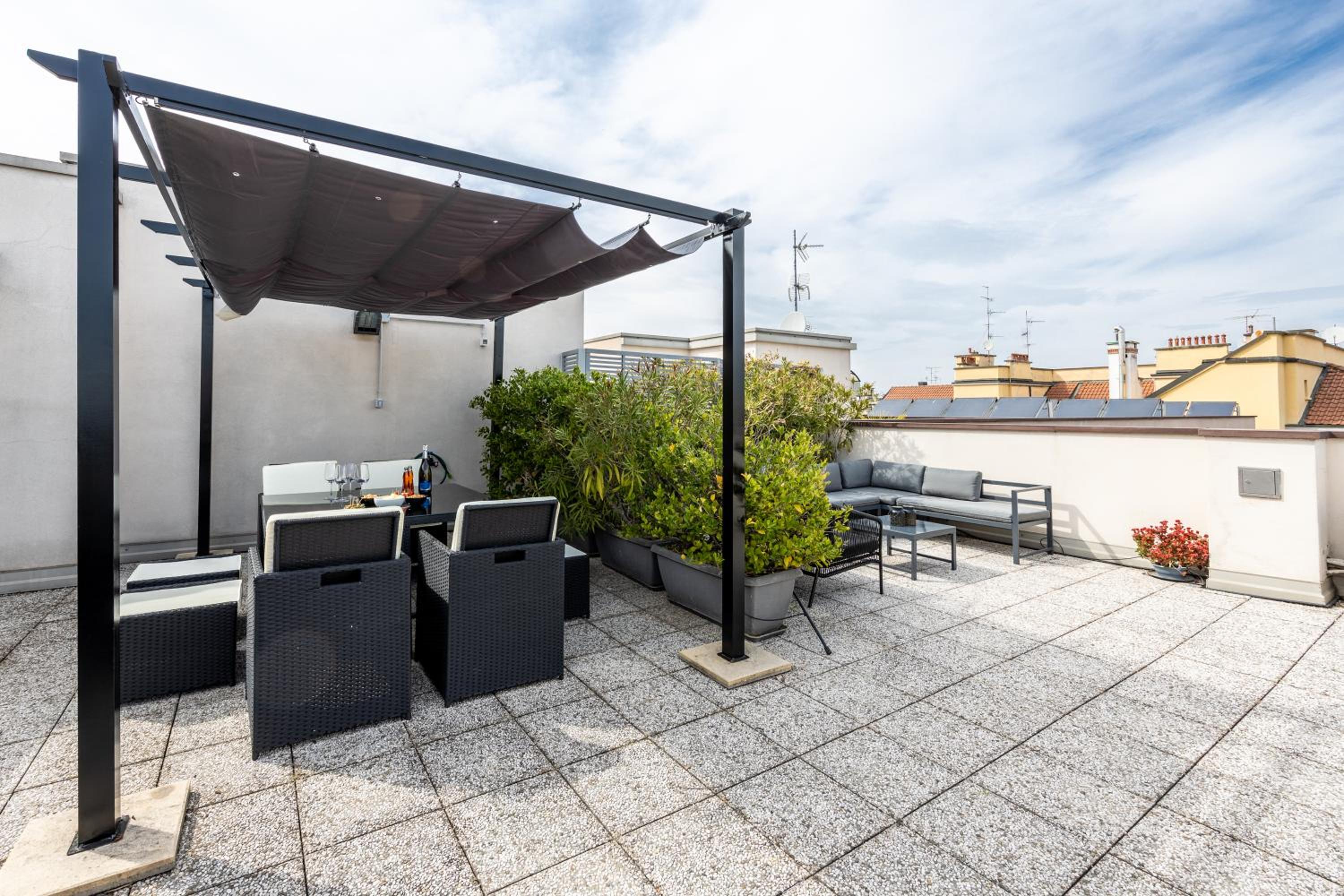Bocconi's Nest - Close to Duomo with terrace