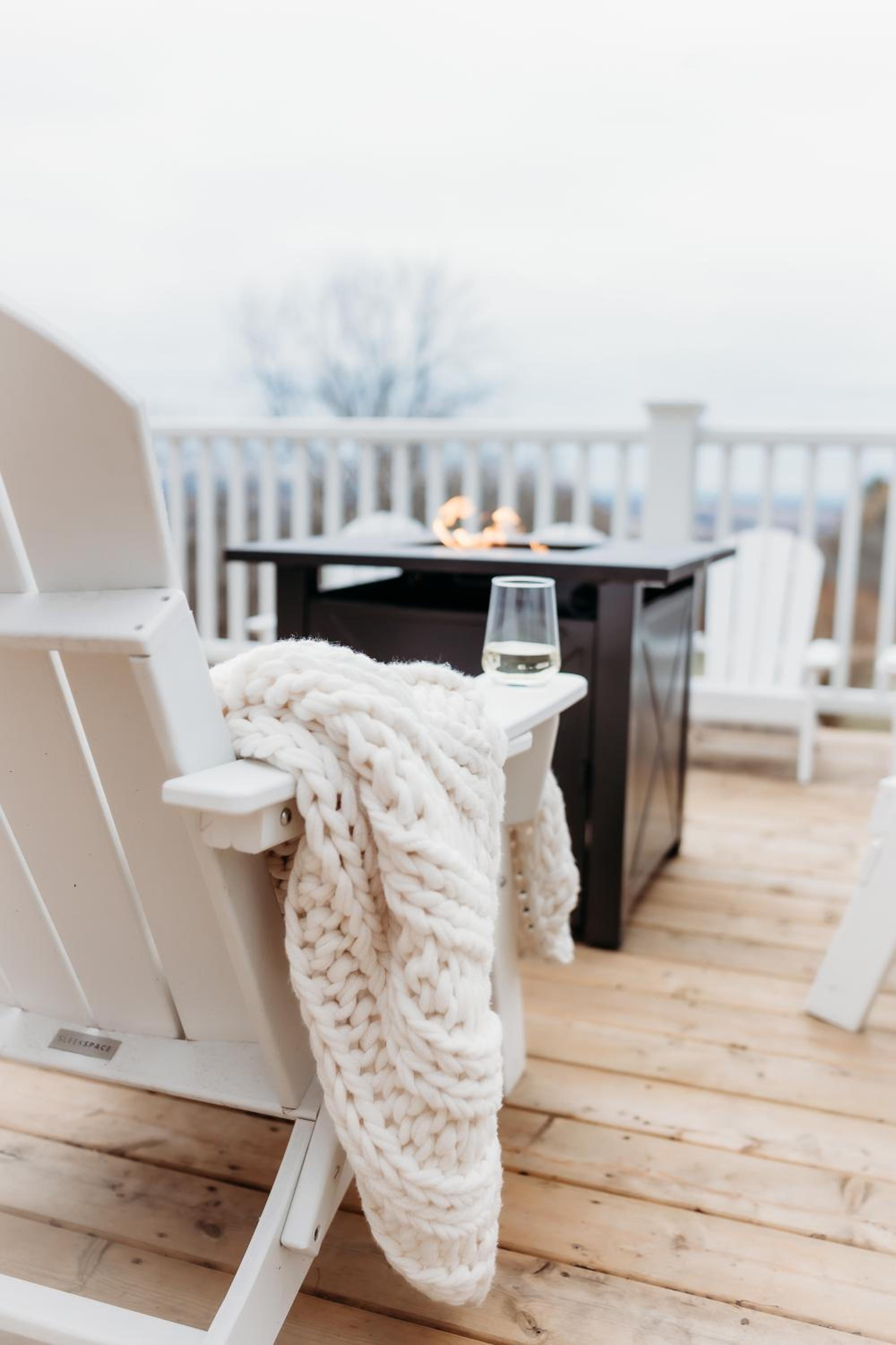Lakeview Luxury Farmhouse Retreat - Hot Tub - Games Room