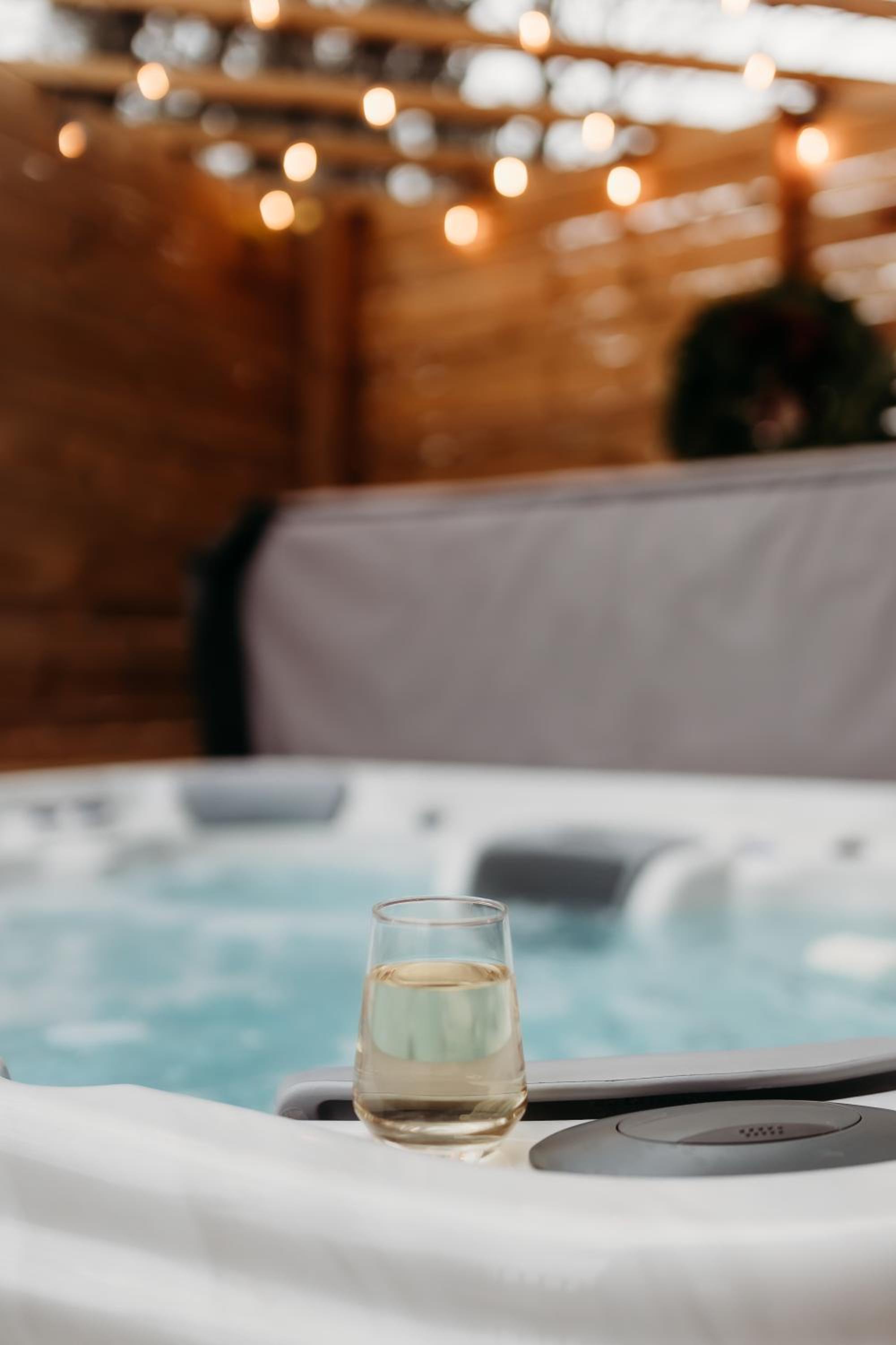 Lakeview Luxury Farmhouse Retreat - Hot Tub - Games Room