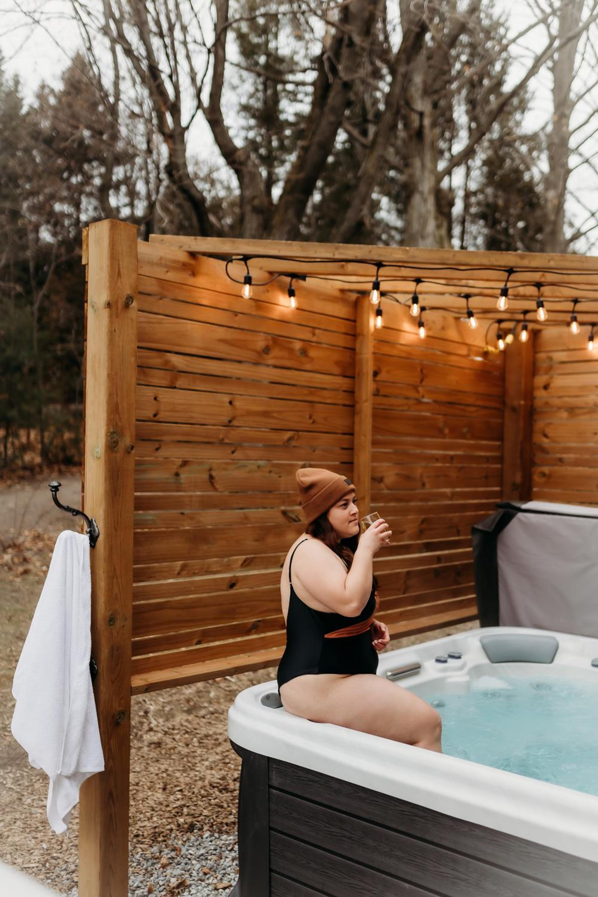 Lakeview Luxury Farmhouse Retreat - Hot Tub - Games Room