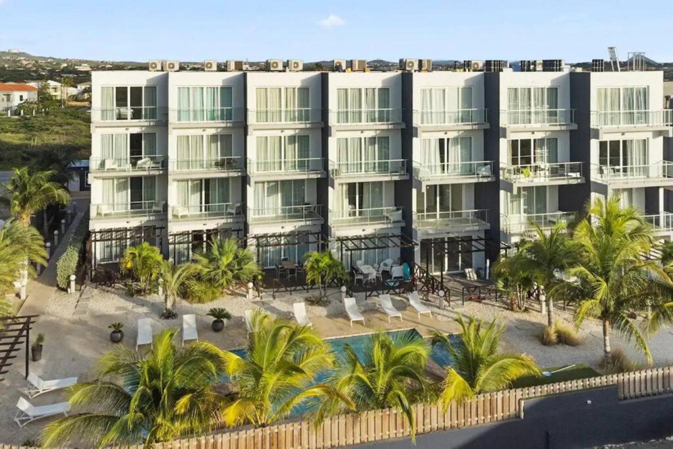 Family Apartment on Palm Beach. No car needed
