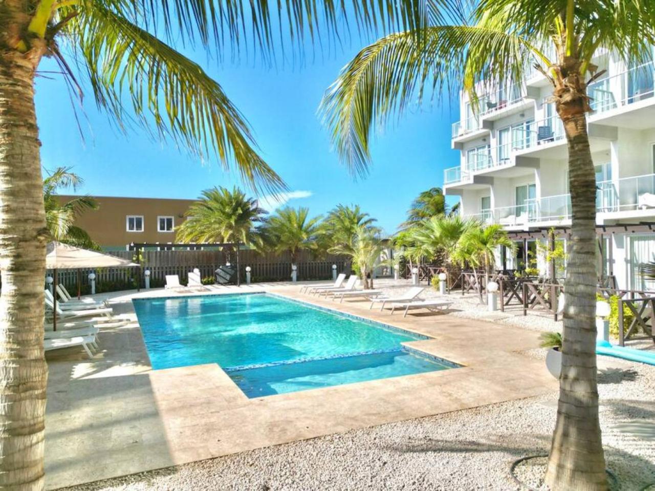 Family Apartment on Palm Beach. No car needed