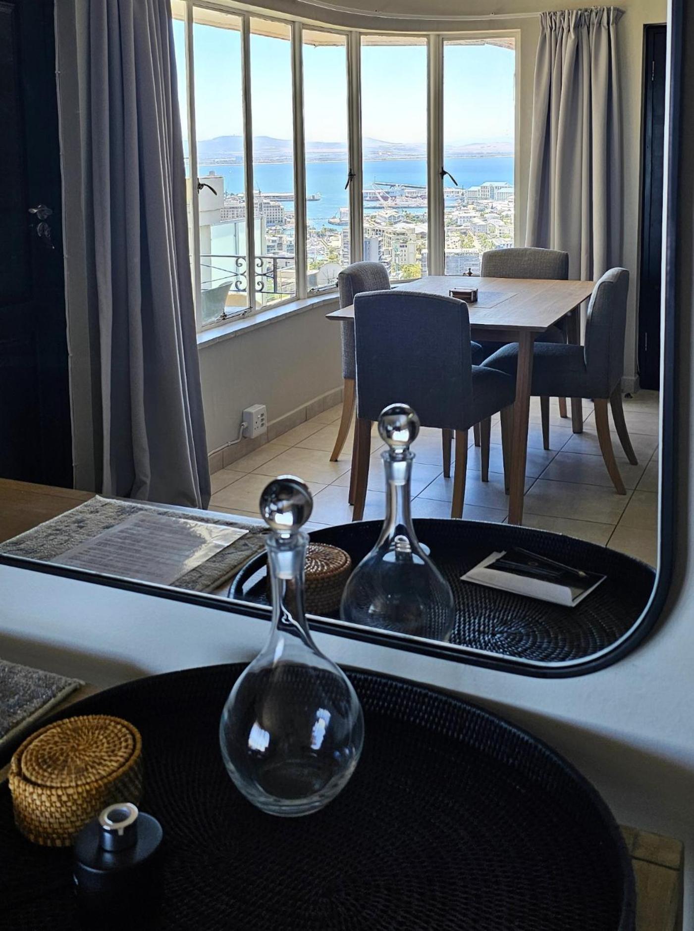 Spacious 2 bedroom Apartment - Harbour views view 5