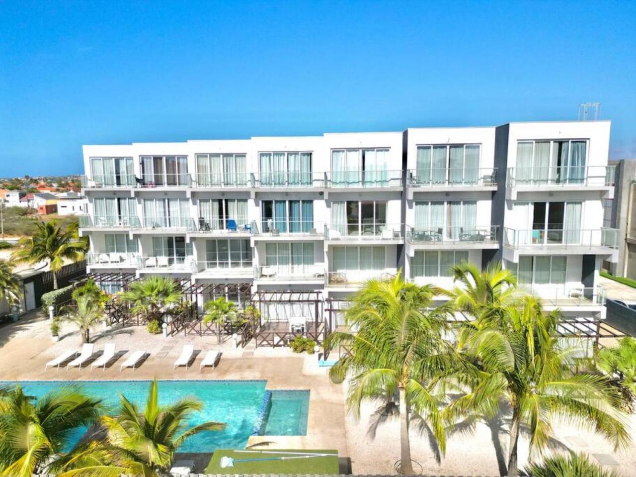 Family Apartment on Palm Beach. No car needed