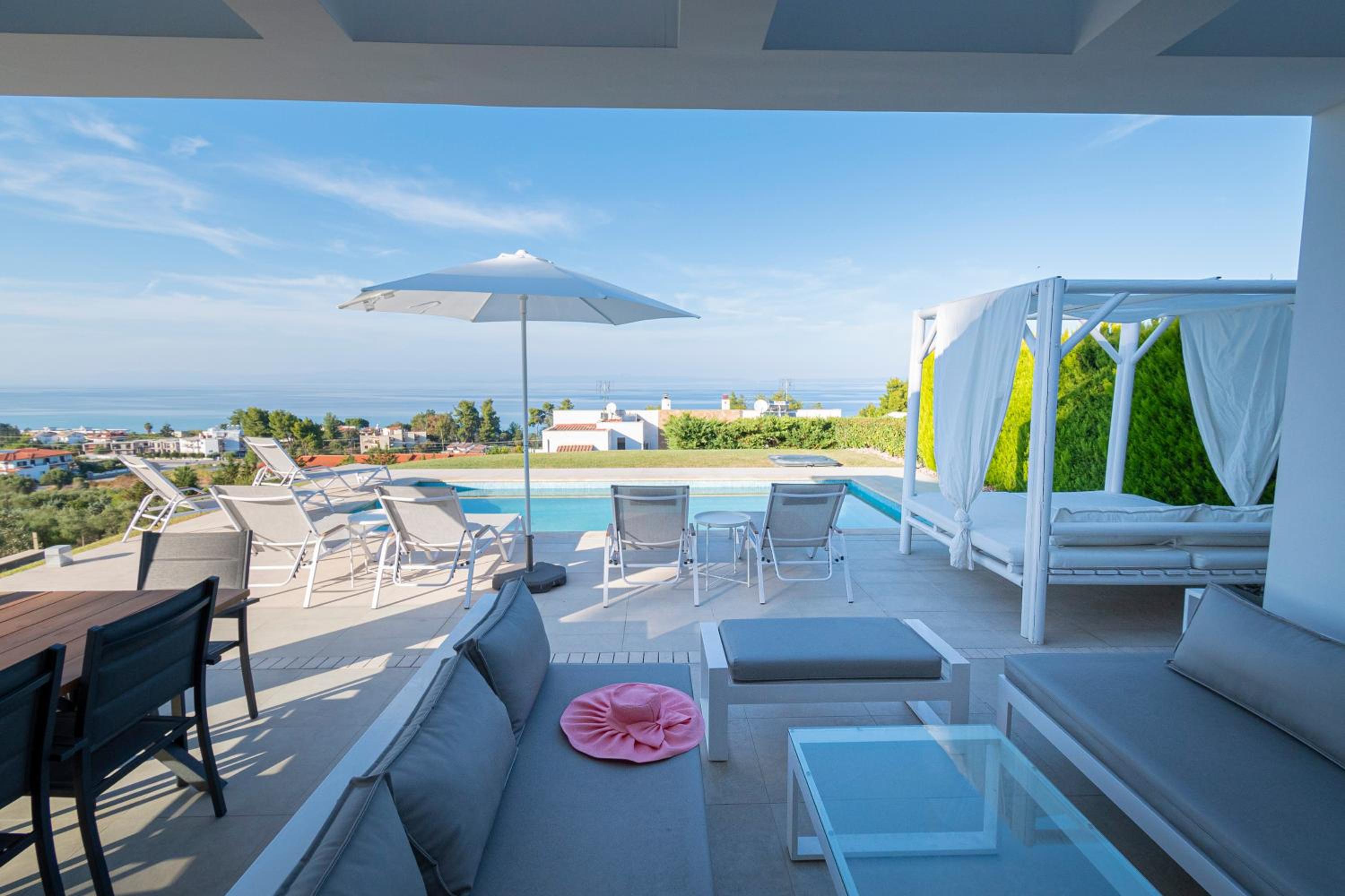 Bellevue Villas with private pool view 4