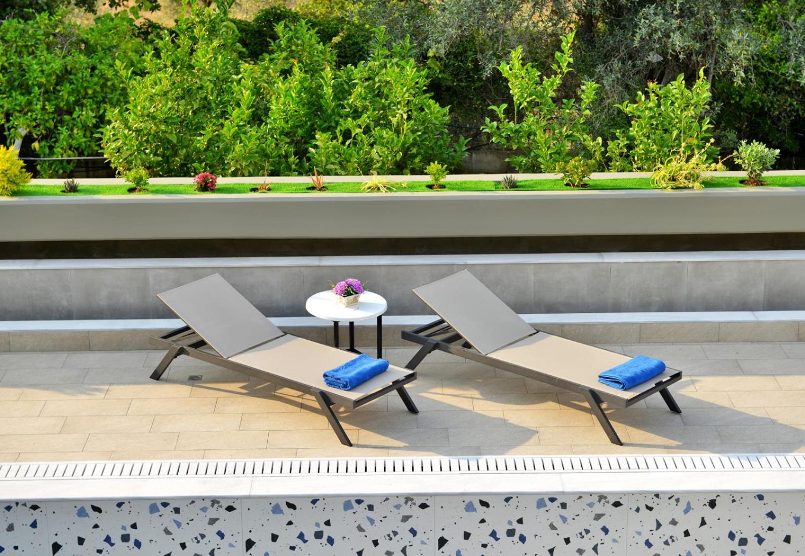 Villa with private pool Zambakas