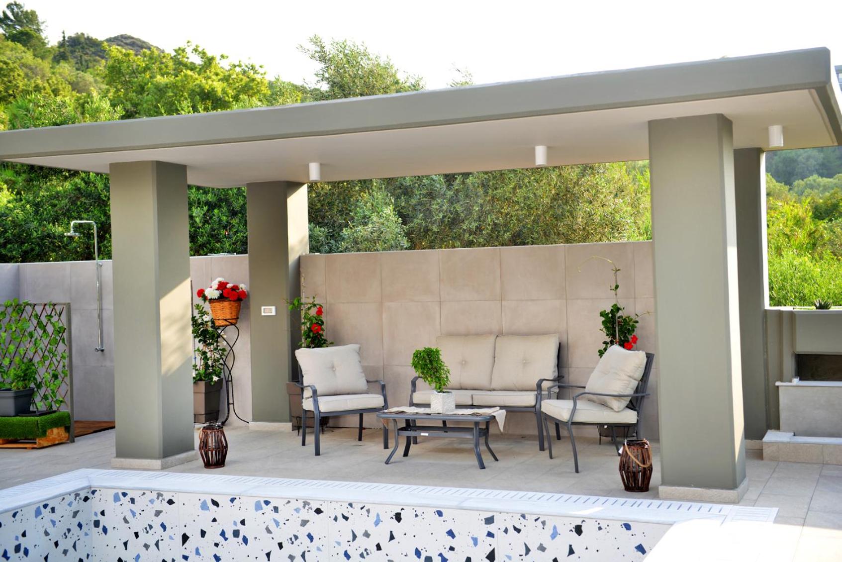 Villa with private pool Zambakas