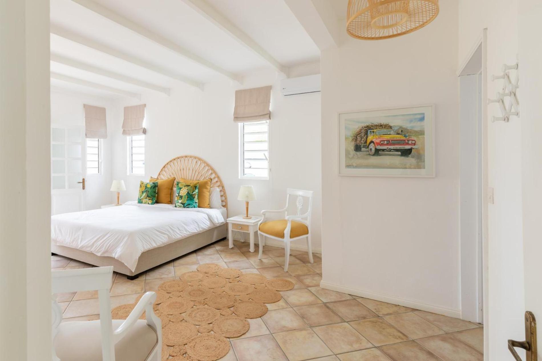Quaint elegant villa with pool in Grand Gaube view 2