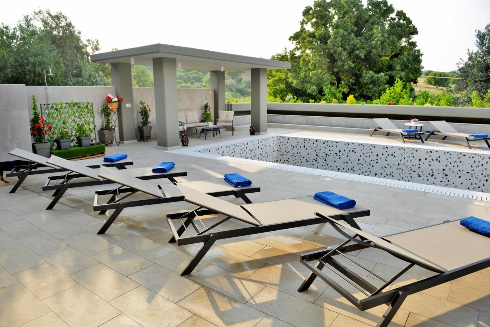 Villa with private pool Zambakas