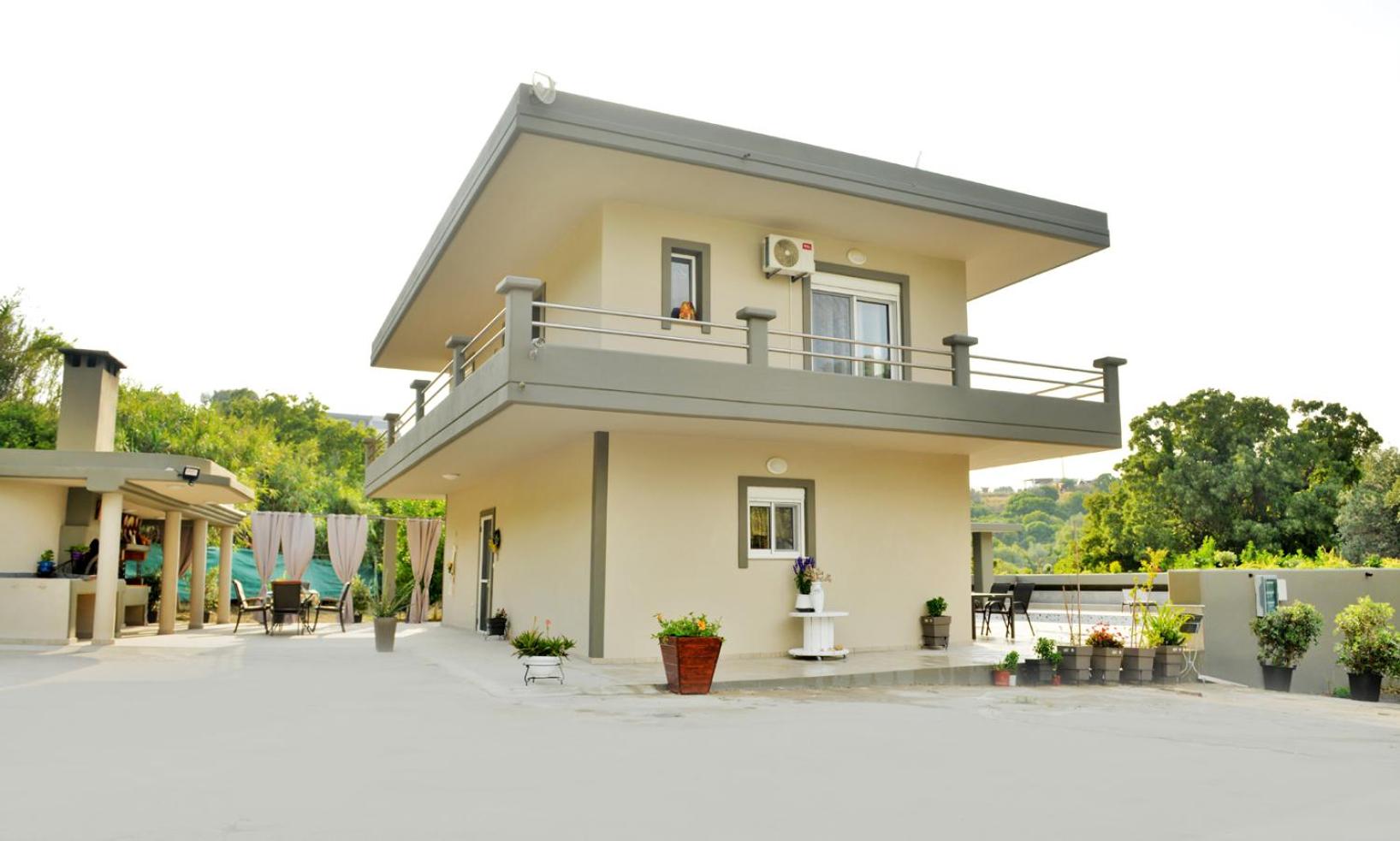 Villa with private pool Zambakas