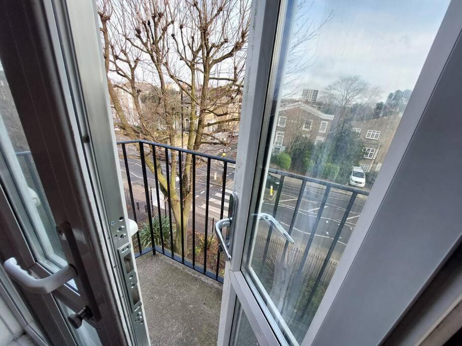 3 bedroom Flat in Hoxton London