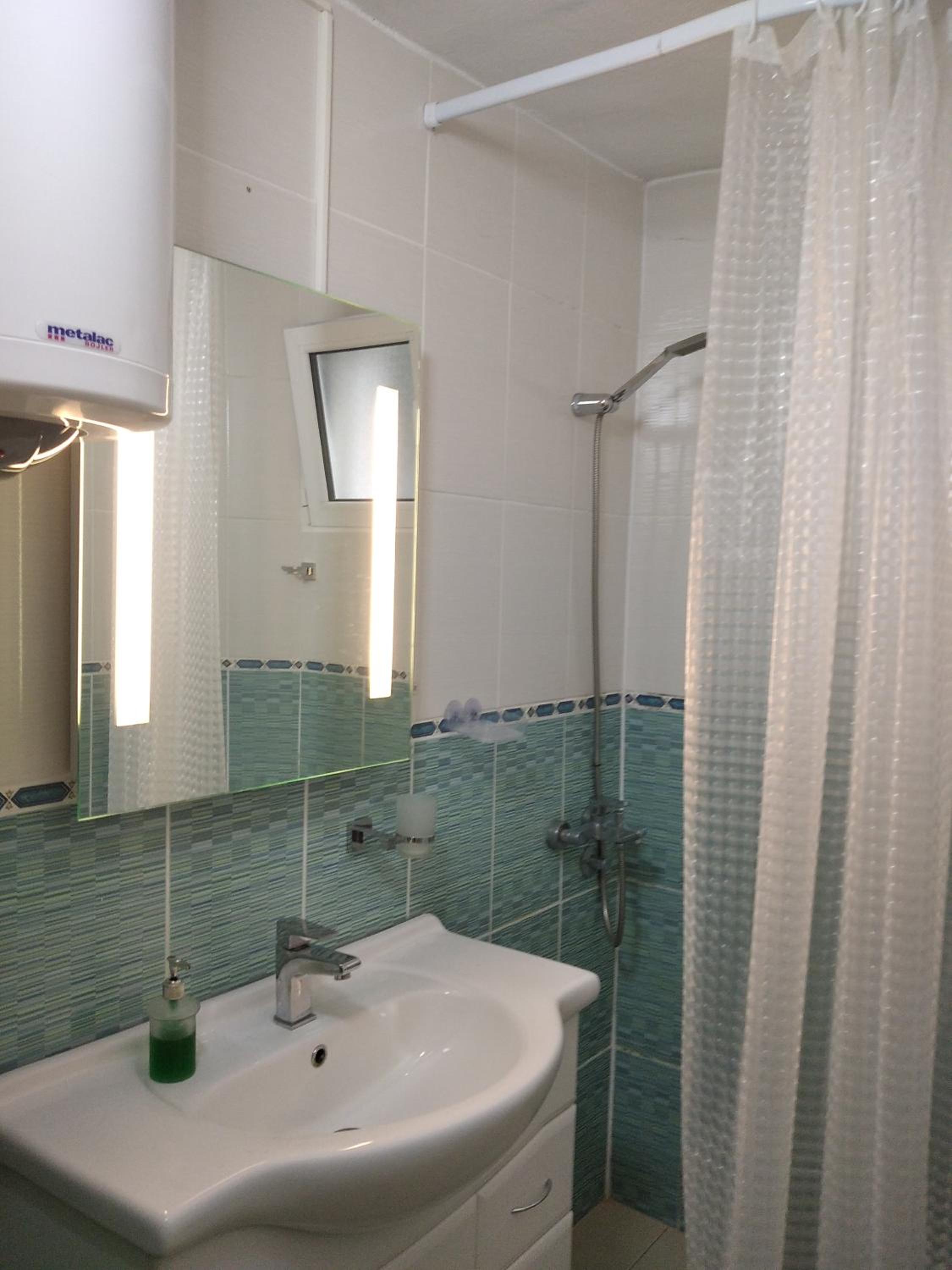 ApartToni