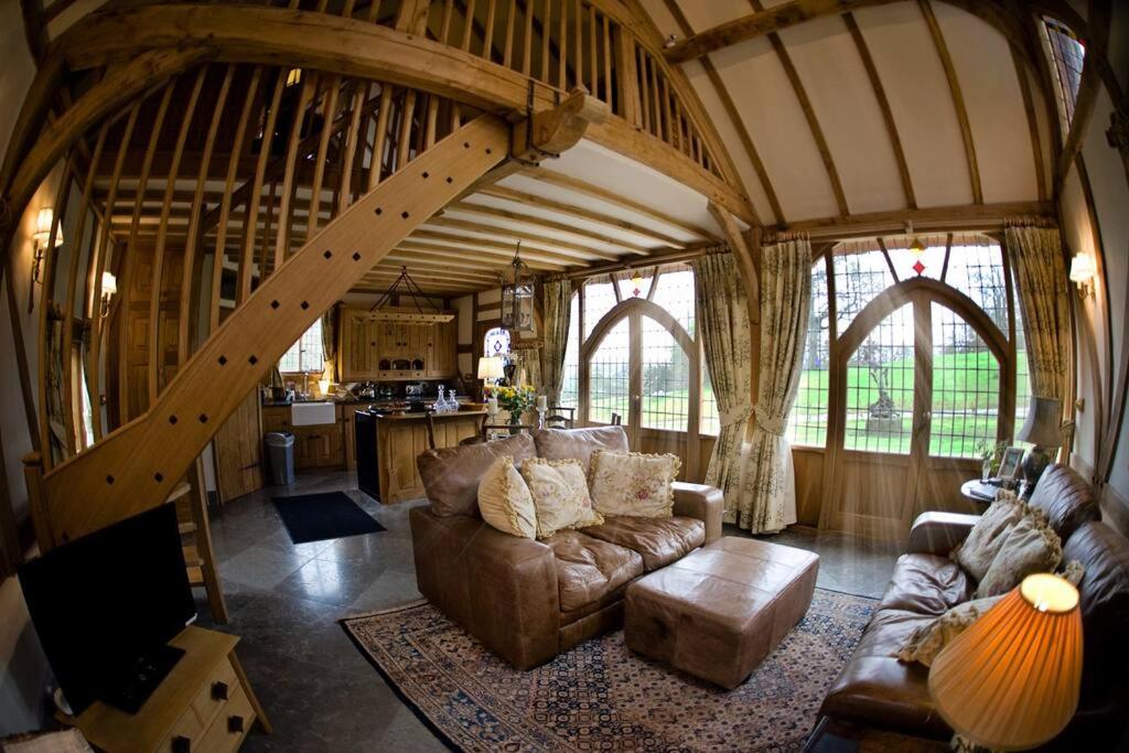 Ebony Cottage