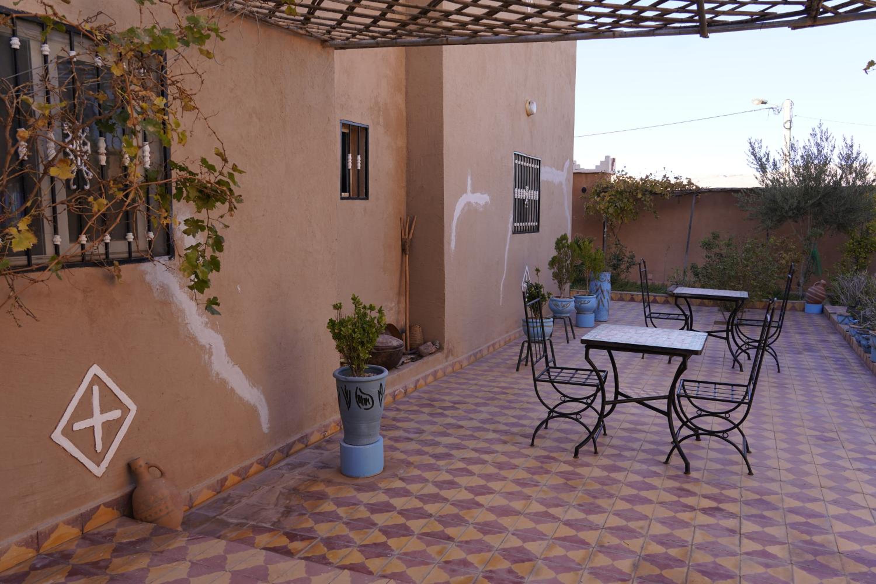 CHEZ MANAR