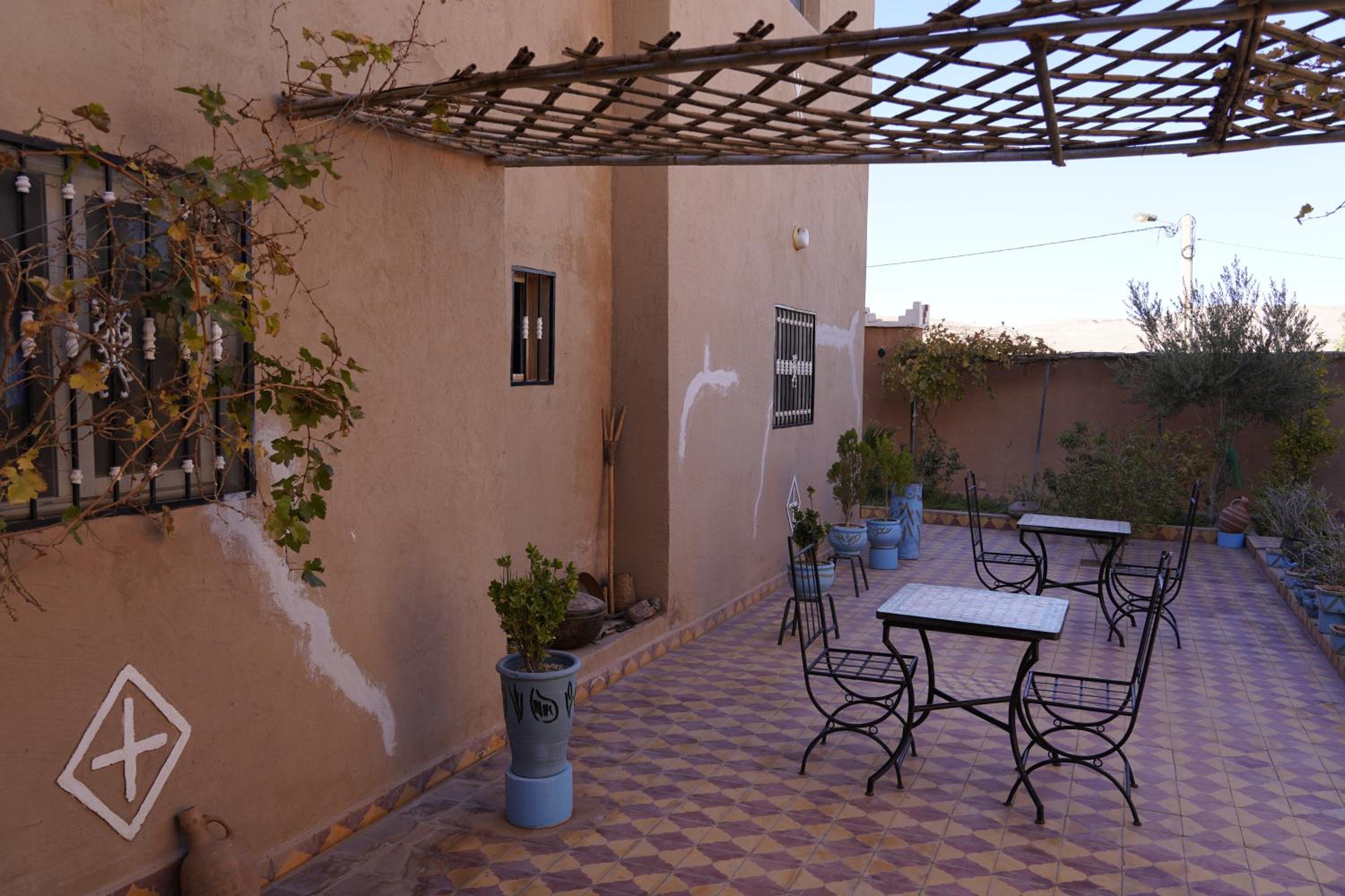 CHEZ MANAR