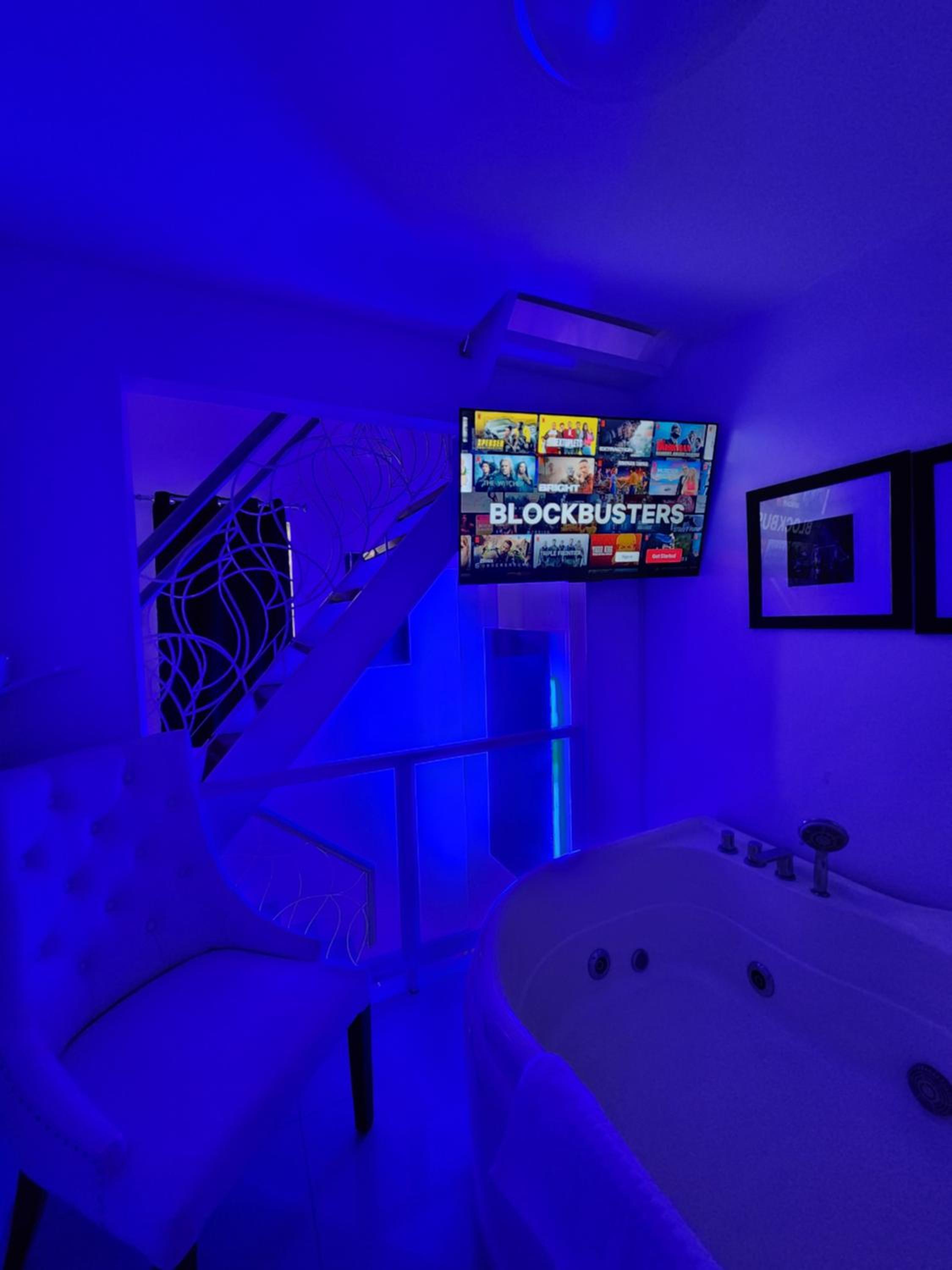 Kandi Suites 2BR with private Jacuzzi 500 Mbps internet view 2