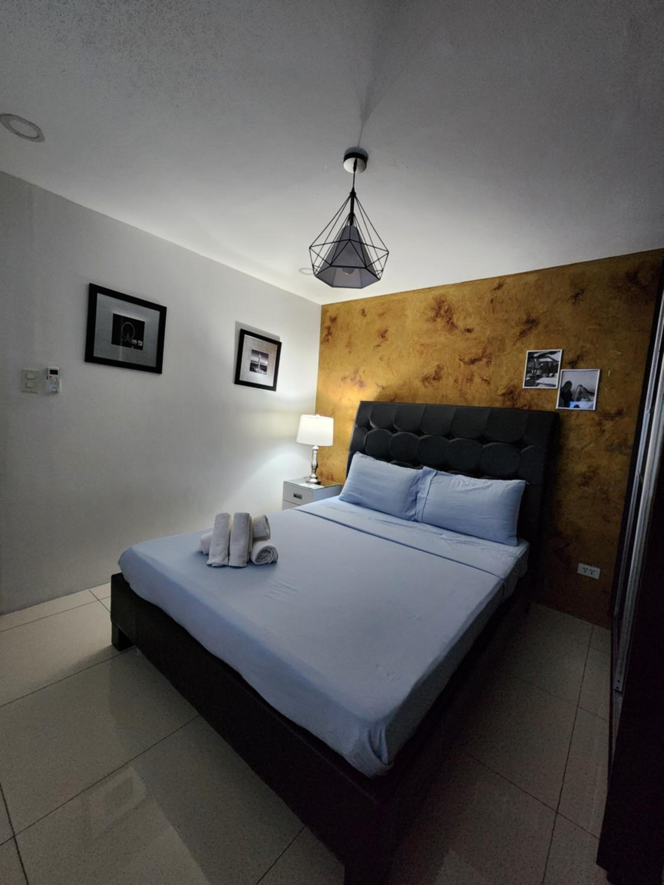 Kandi Suites 2BR with private Jacuzzi 500 Mbps internet view 5