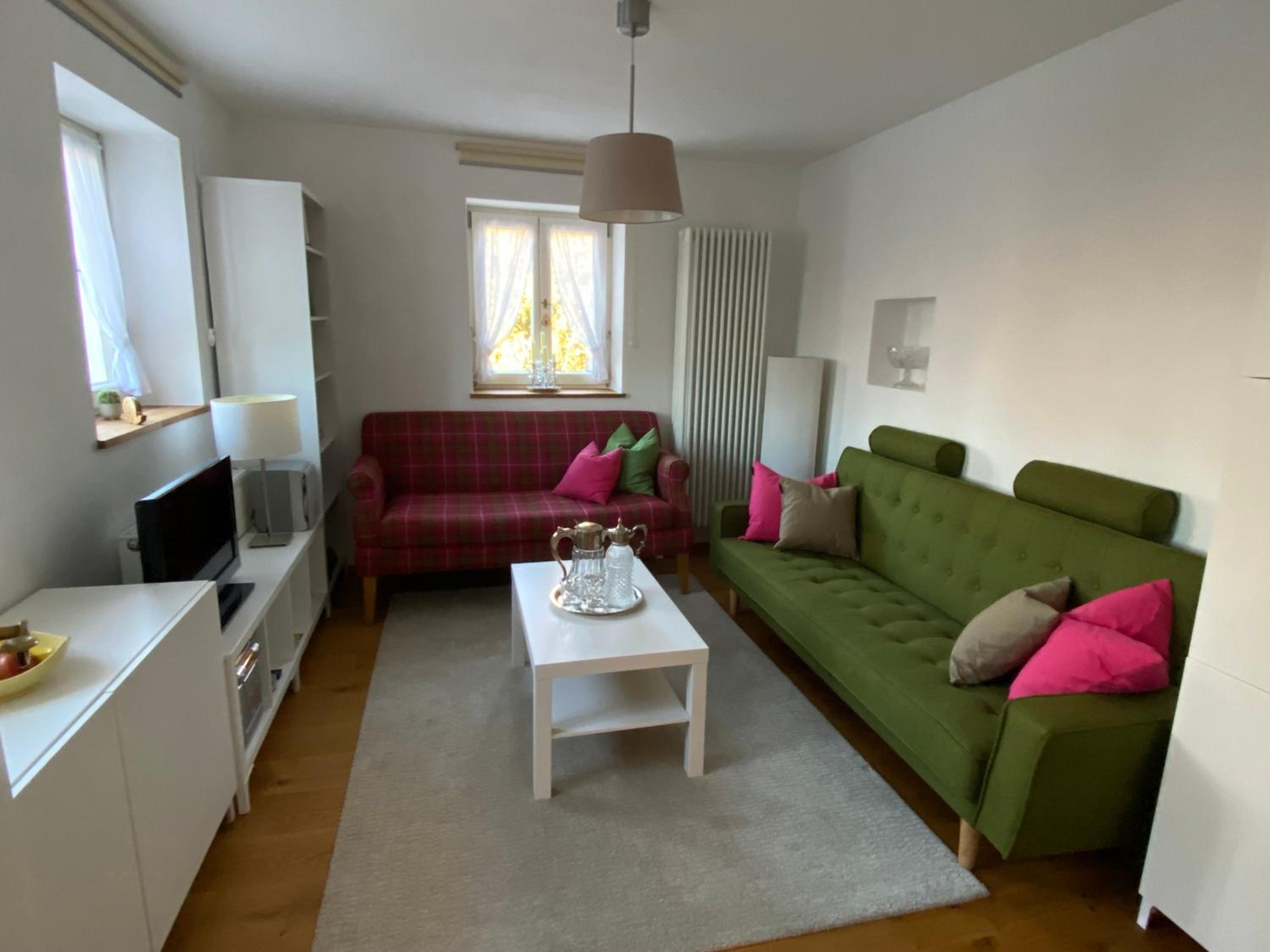 Ferienhaus mit Garten und Balkon