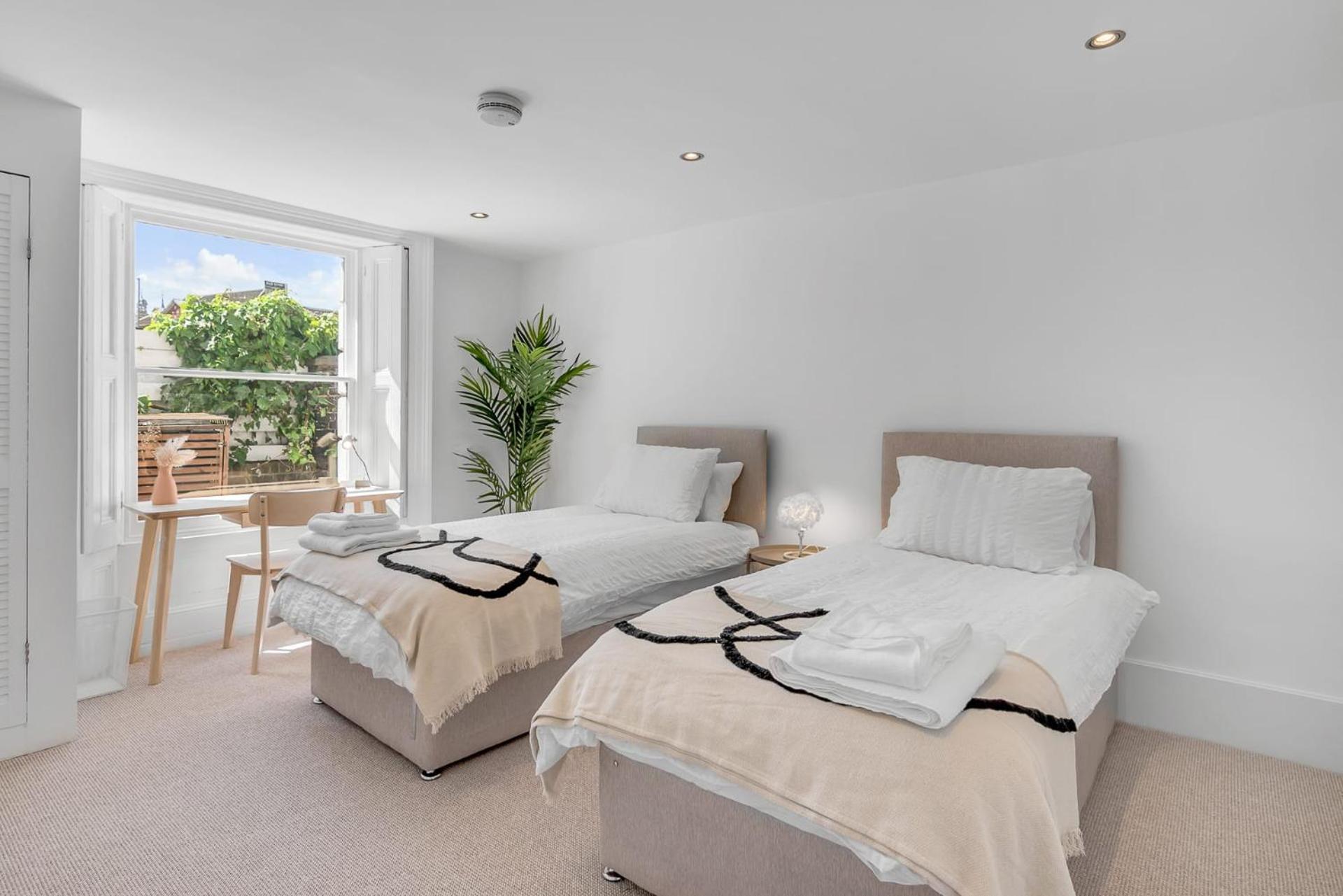 City Ground Floor Flat on St Stephens Rd view 3