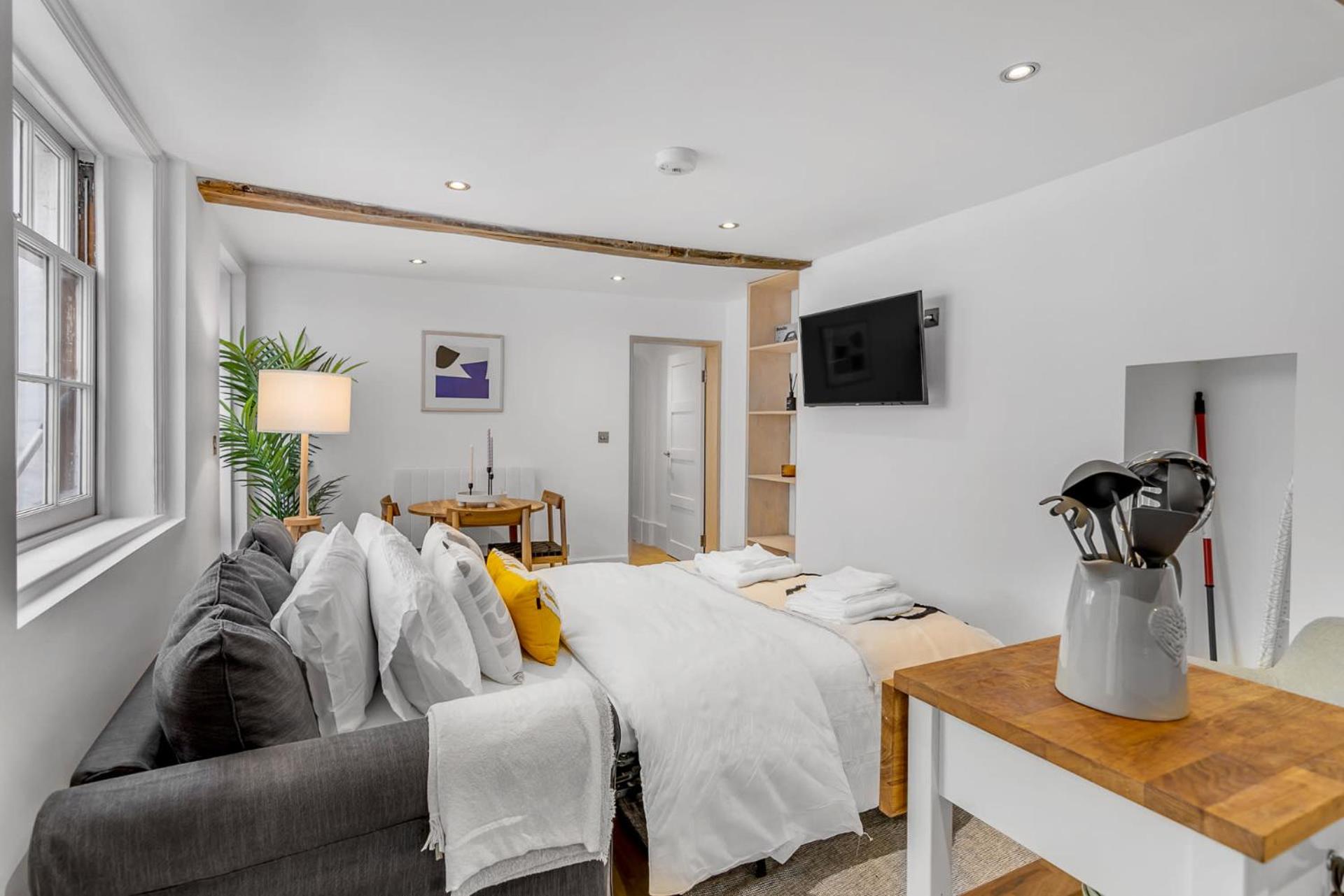 City Ground Floor Flat on St Stephens Rd view 2
